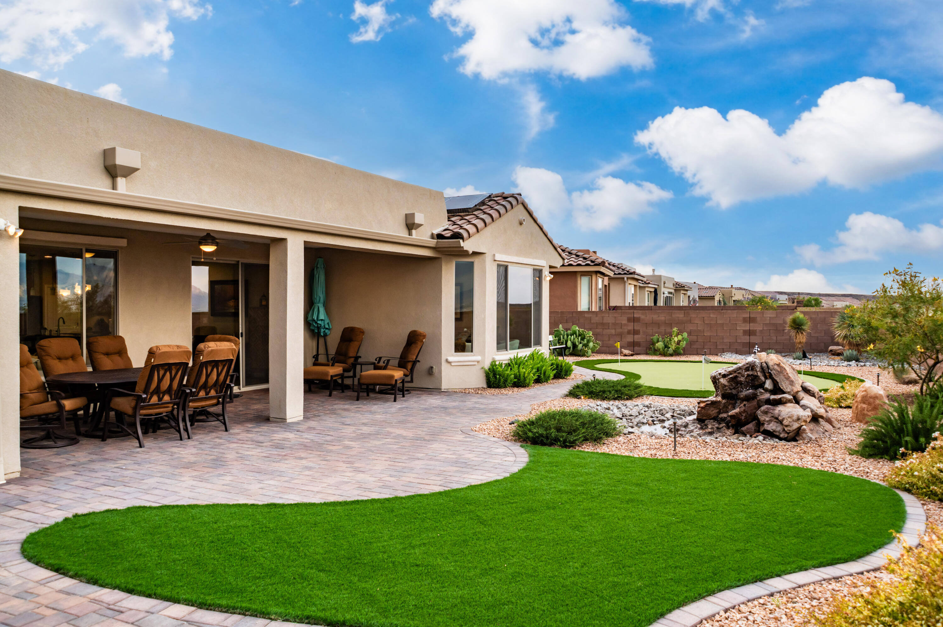 1600 Willow Canyon Trail NW