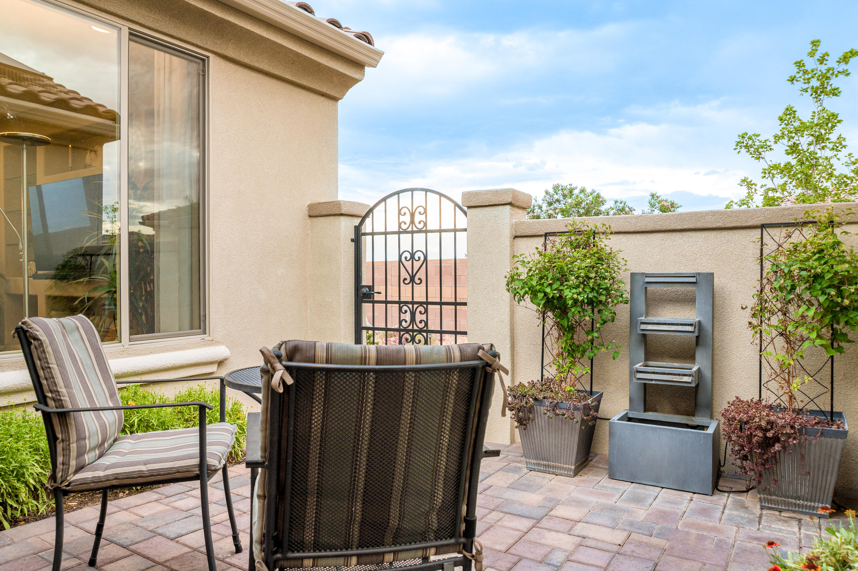1600 Willow Canyon Trail NW