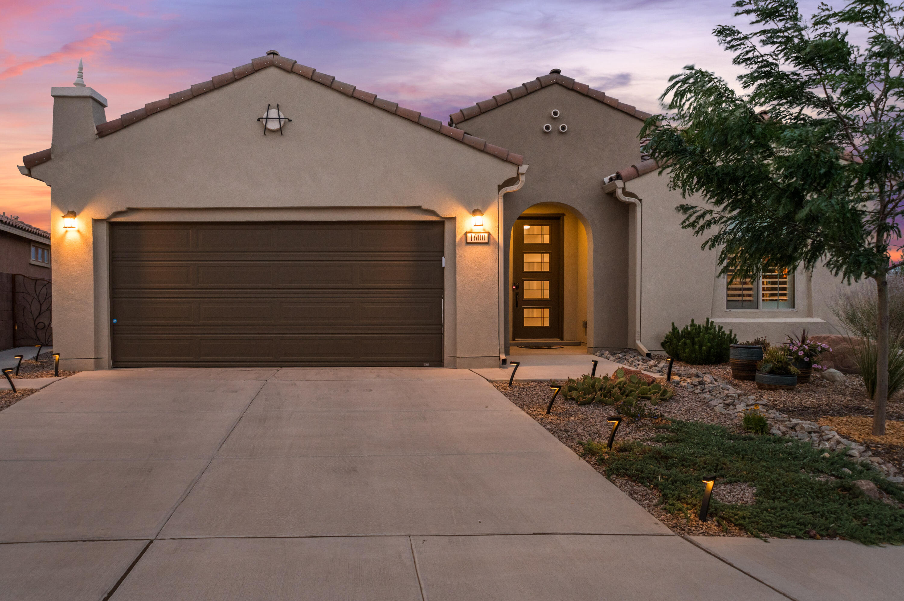 1600 Willow Canyon Trail NW