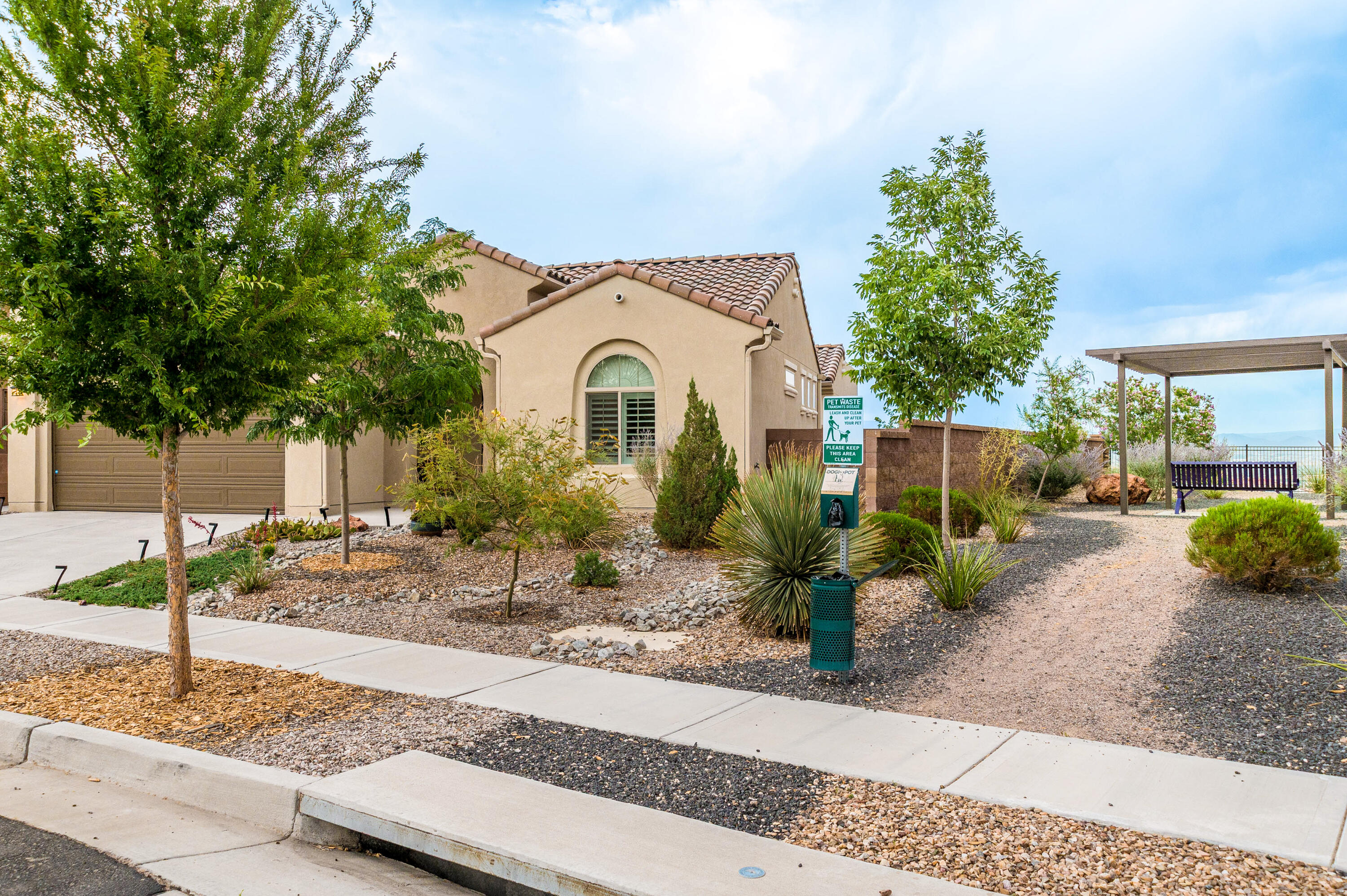 1600 Willow Canyon Trail NW