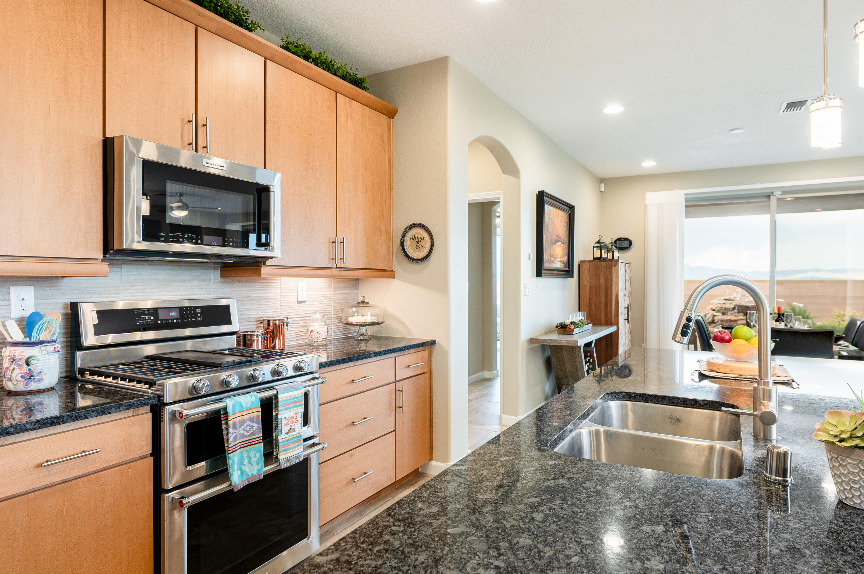 1600 Willow Canyon Trail NW