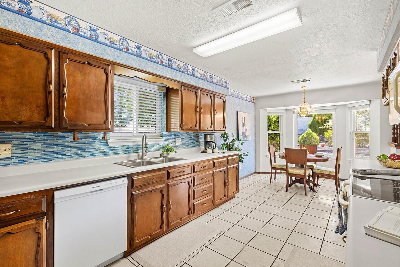 4112 Blue Ridge Place NE