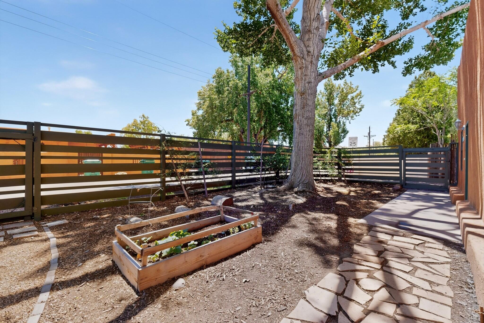 10029 Guadalupe Trail NW
