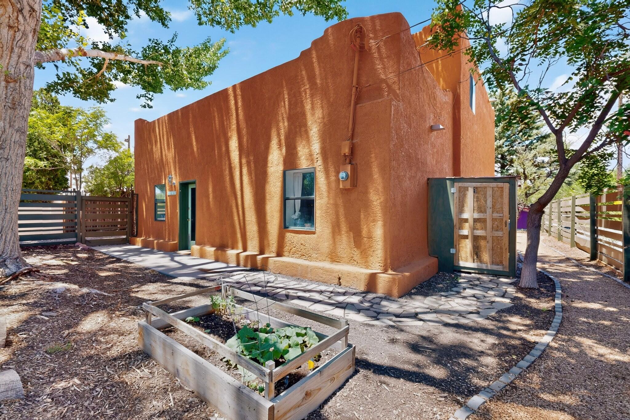 10029 Guadalupe Trail NW