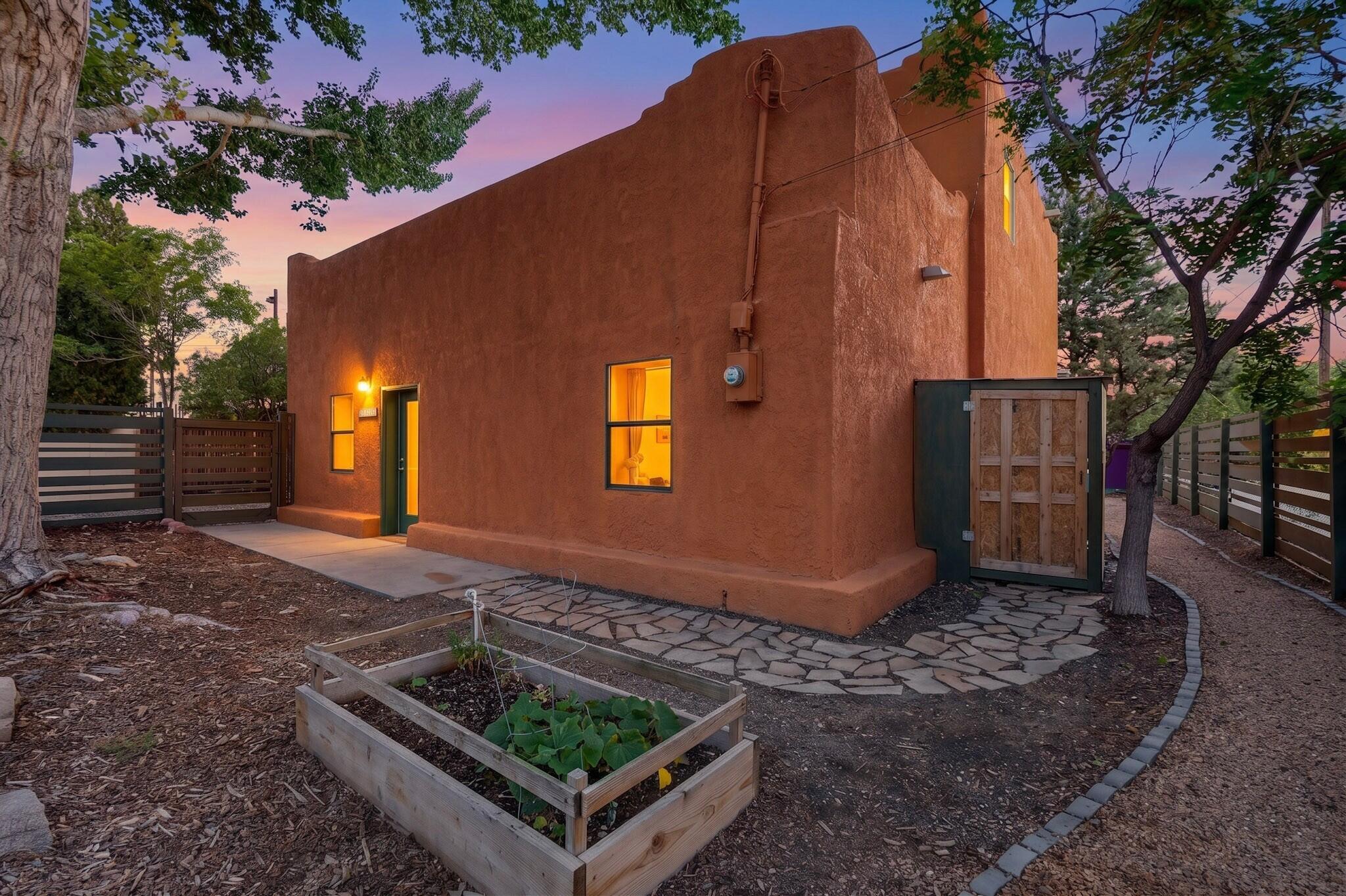 10029 Guadalupe Trail NW