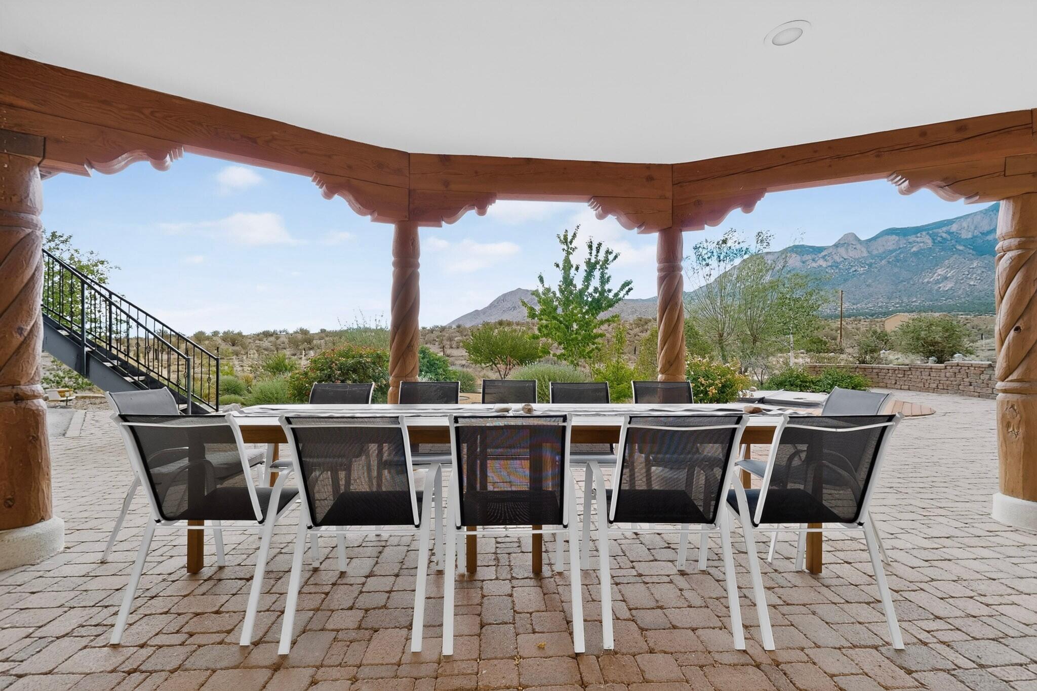 10901 Elena Drive NE