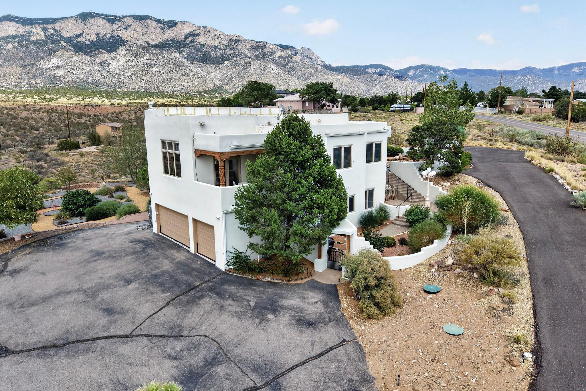 10901 Elena Drive NE