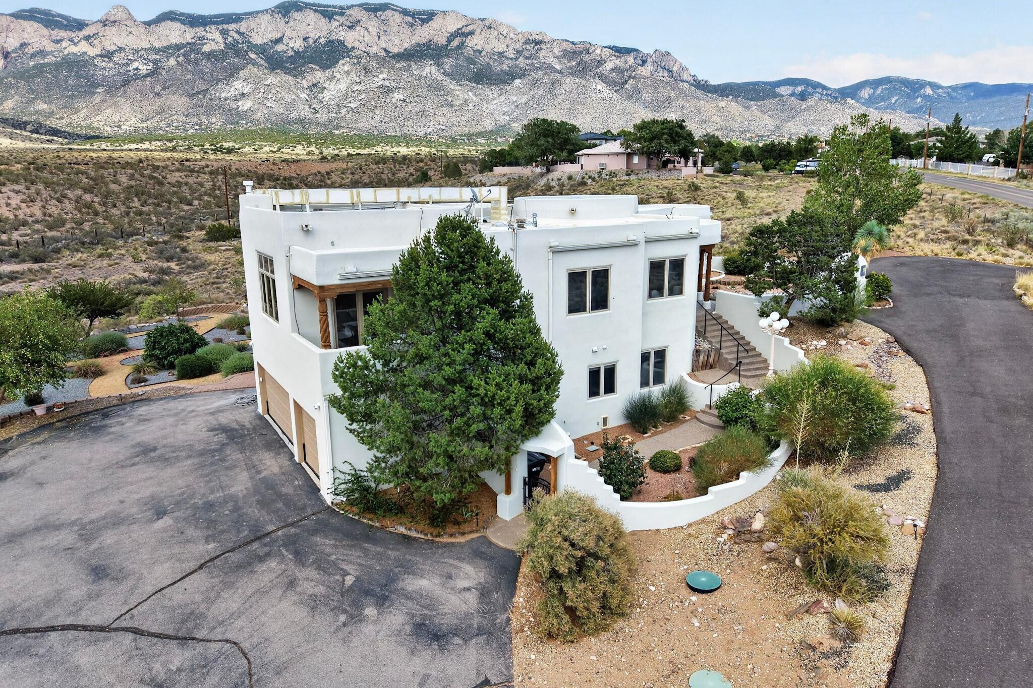 10901 Elena Drive NE