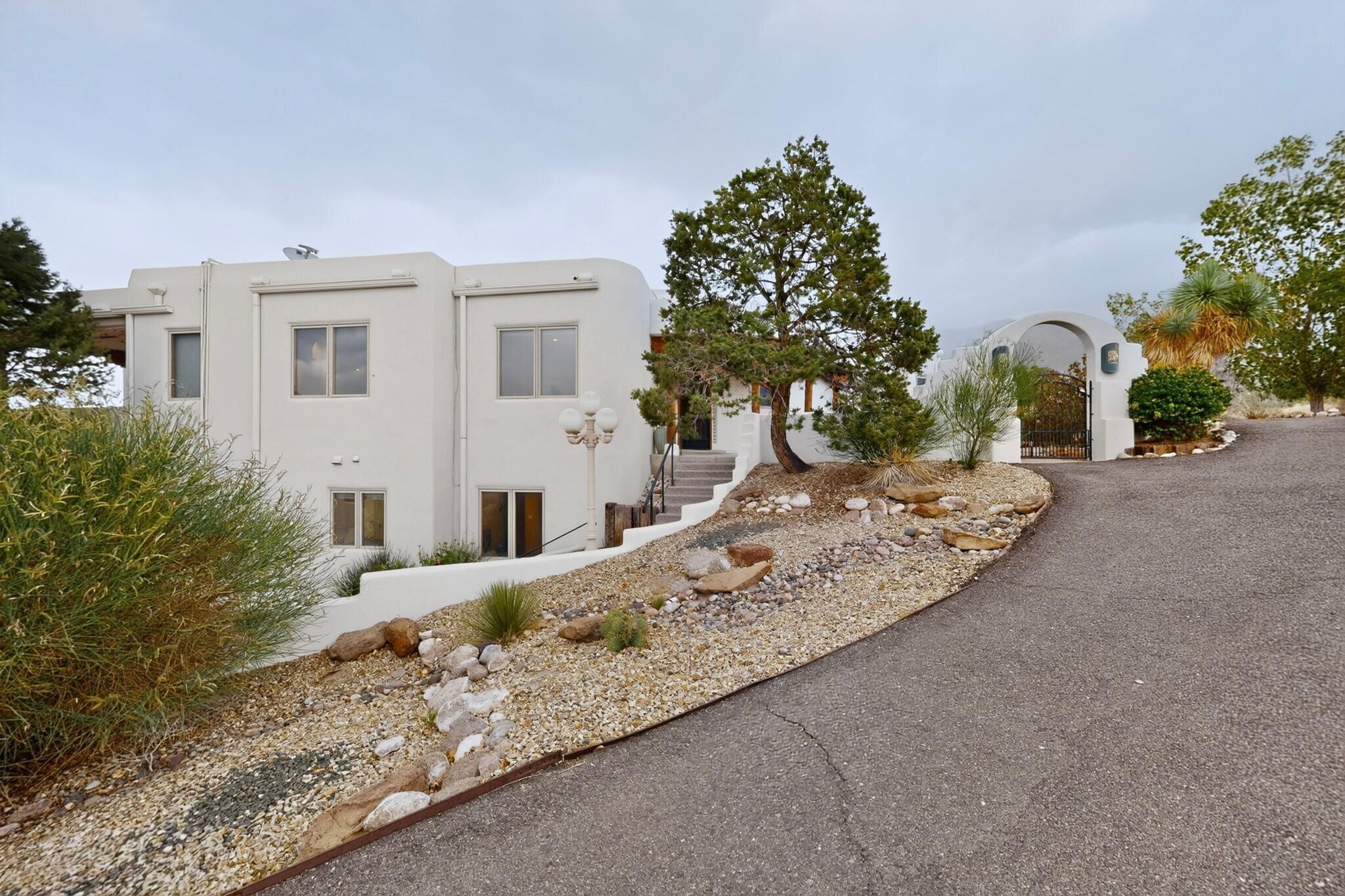 10901 Elena Drive NE