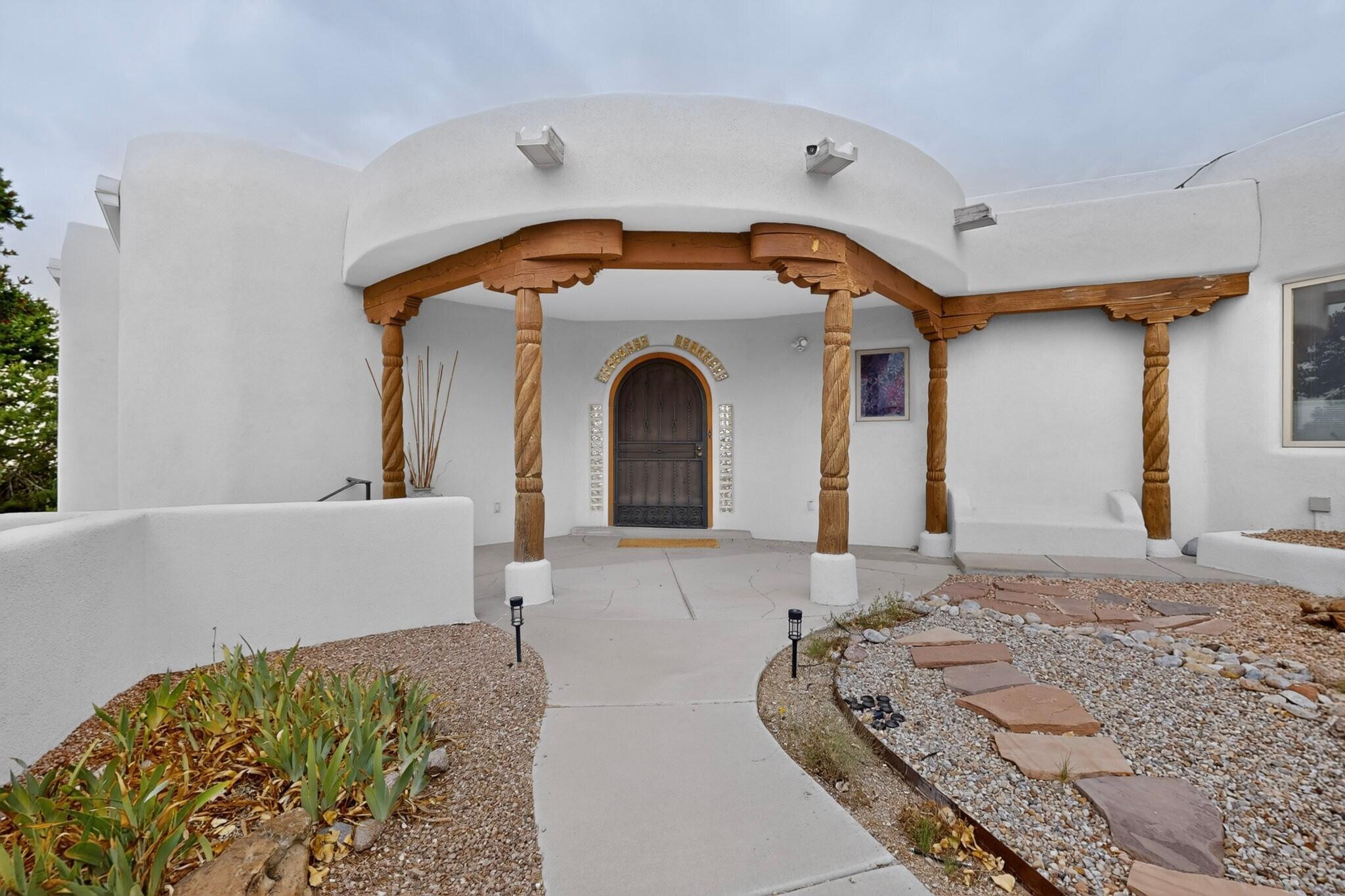 10901 Elena Drive NE