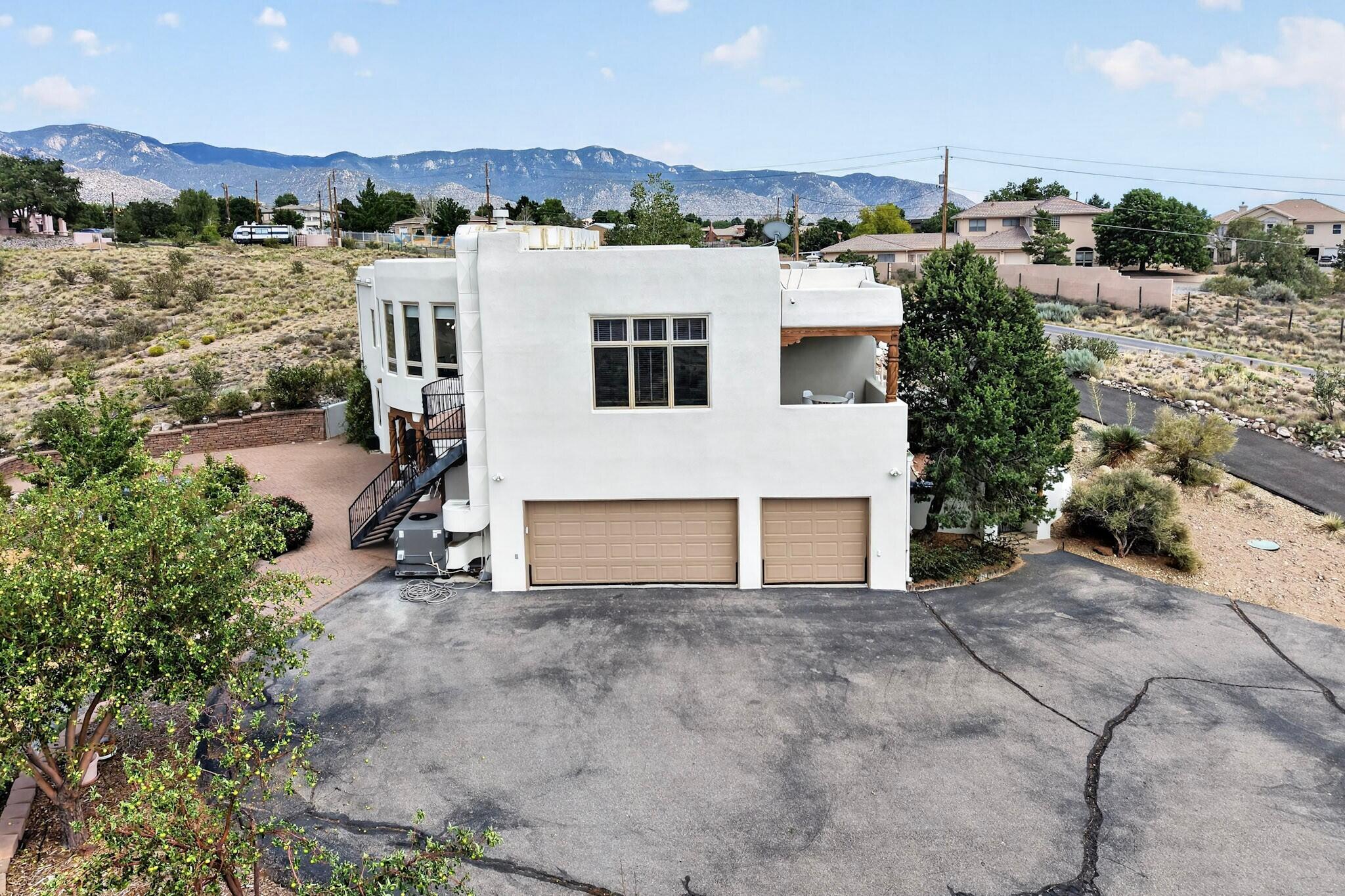 10901 Elena Drive NE