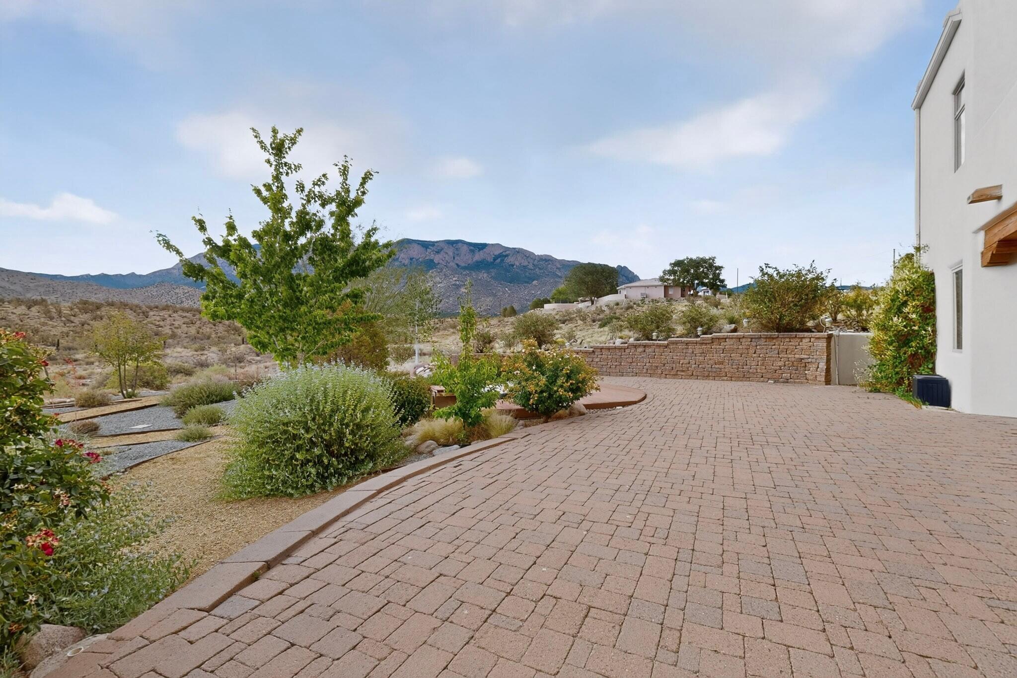 10901 Elena Drive NE