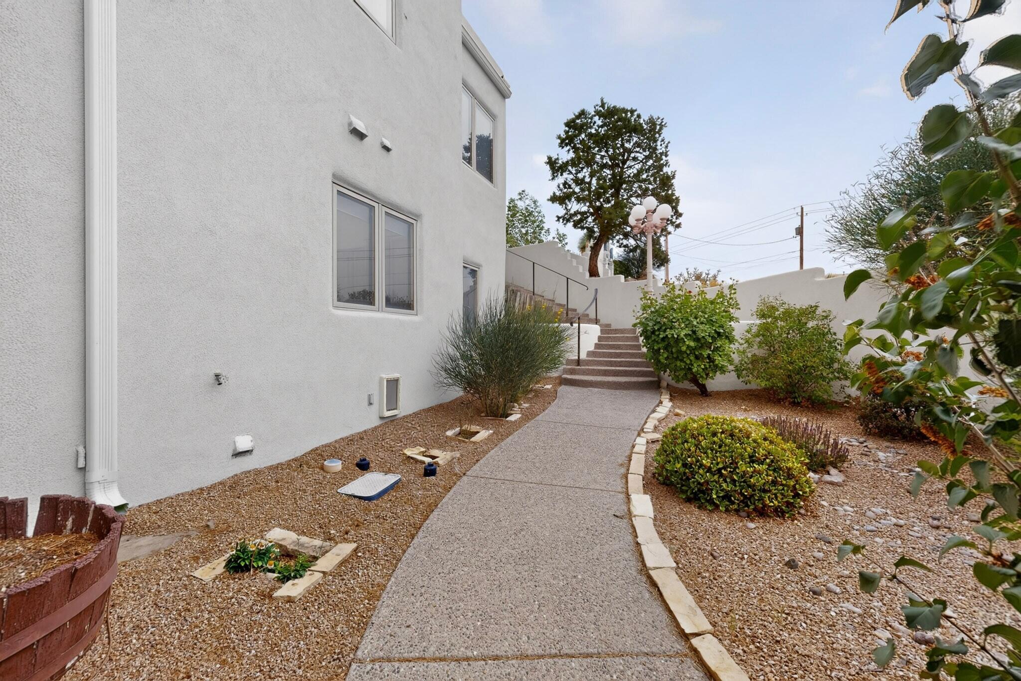 10901 Elena Drive NE