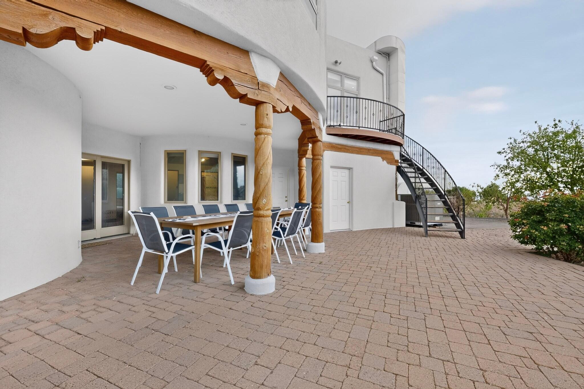 10901 Elena Drive NE
