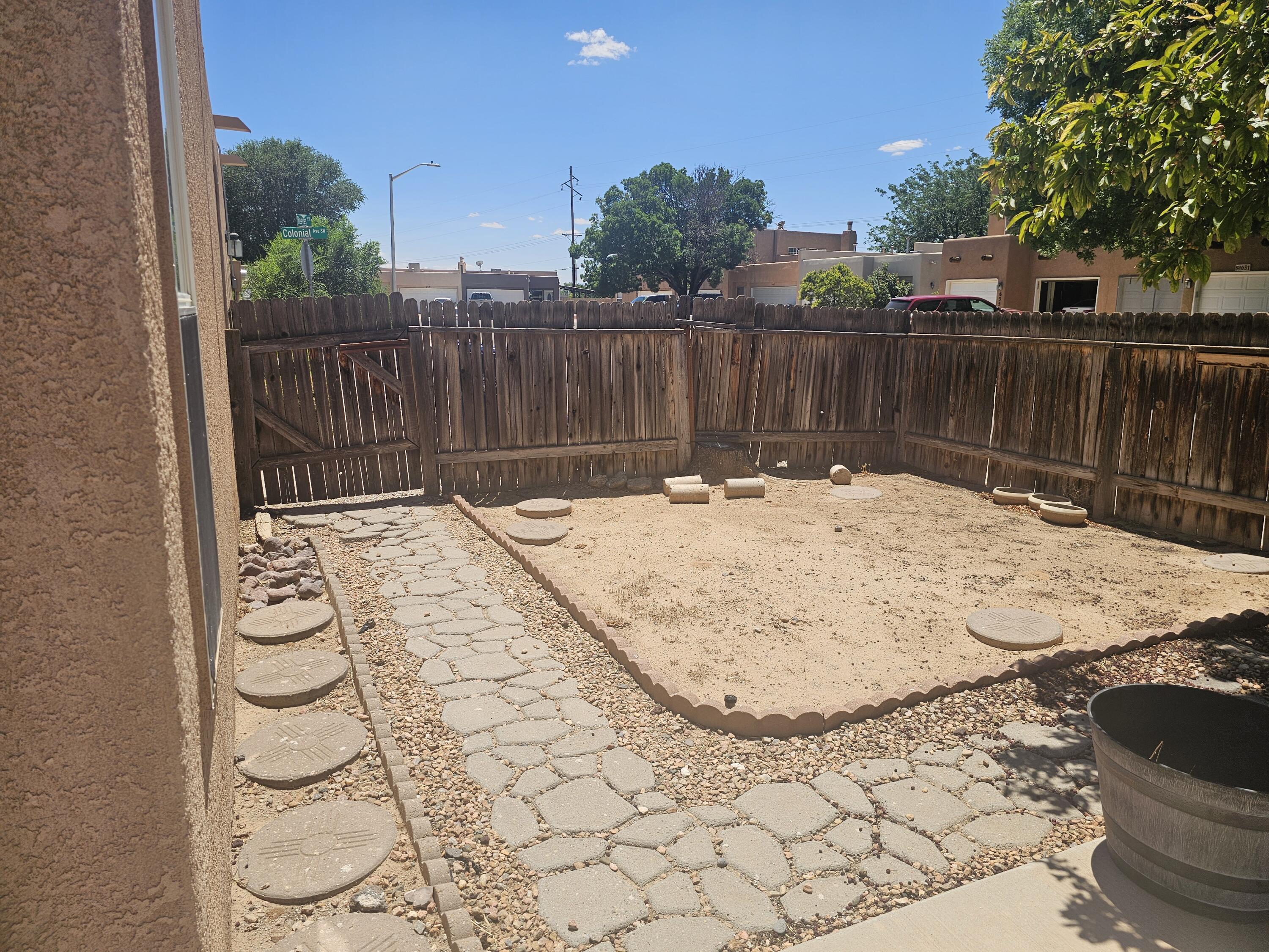 460 Colonial Avenue SW