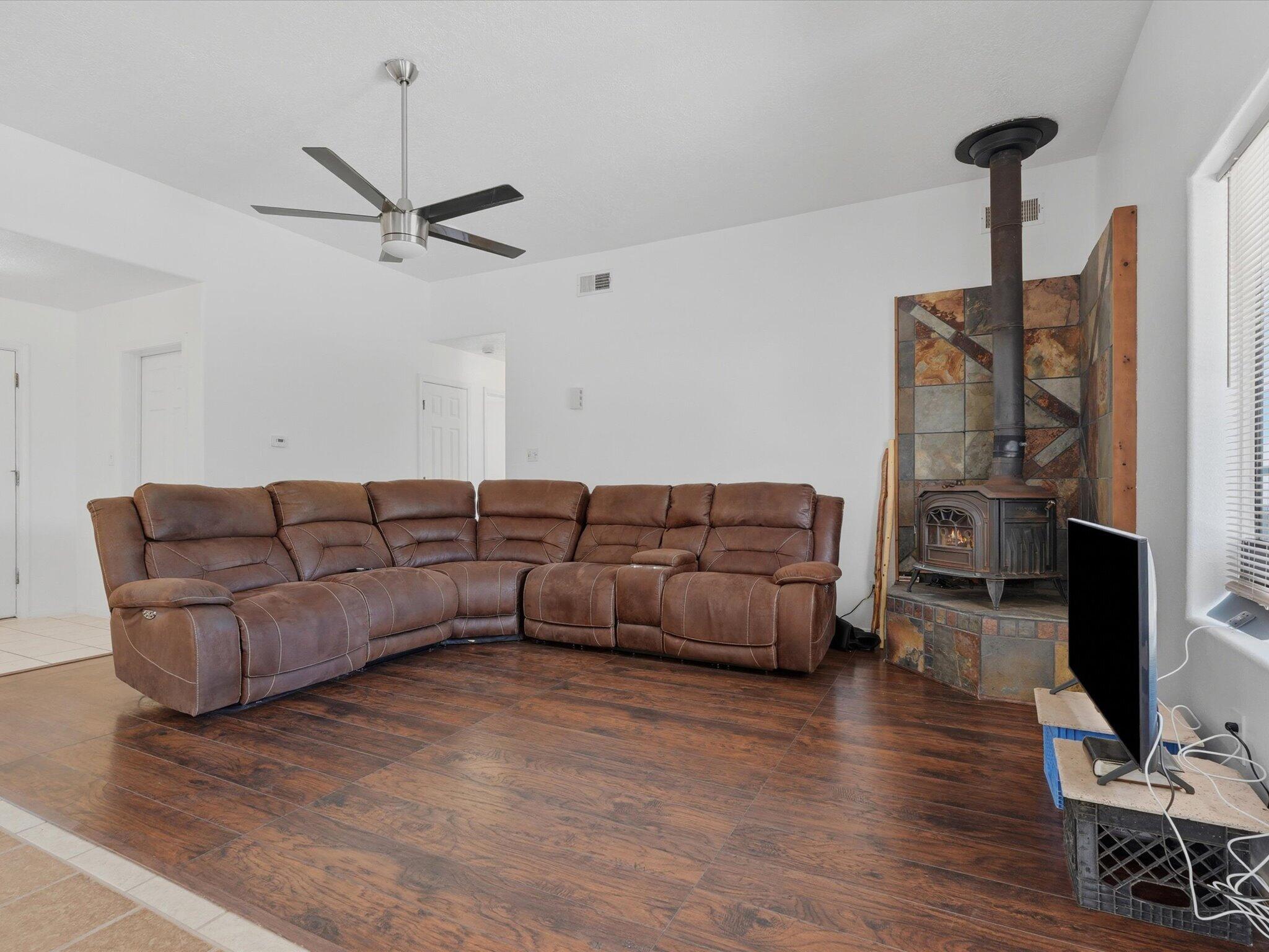 342 Sunset Farm Place SW