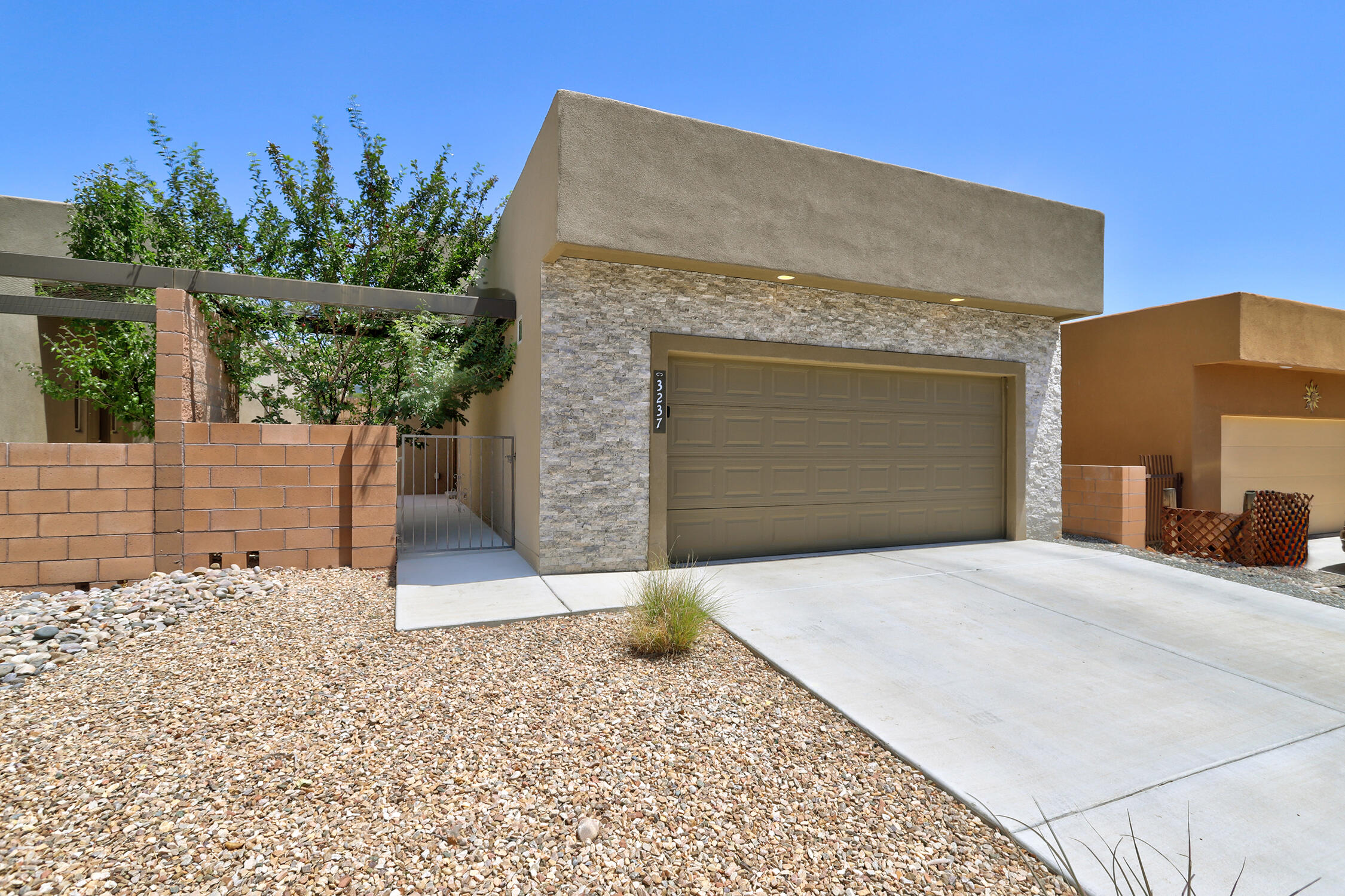 3237 Oakmount Drive SE