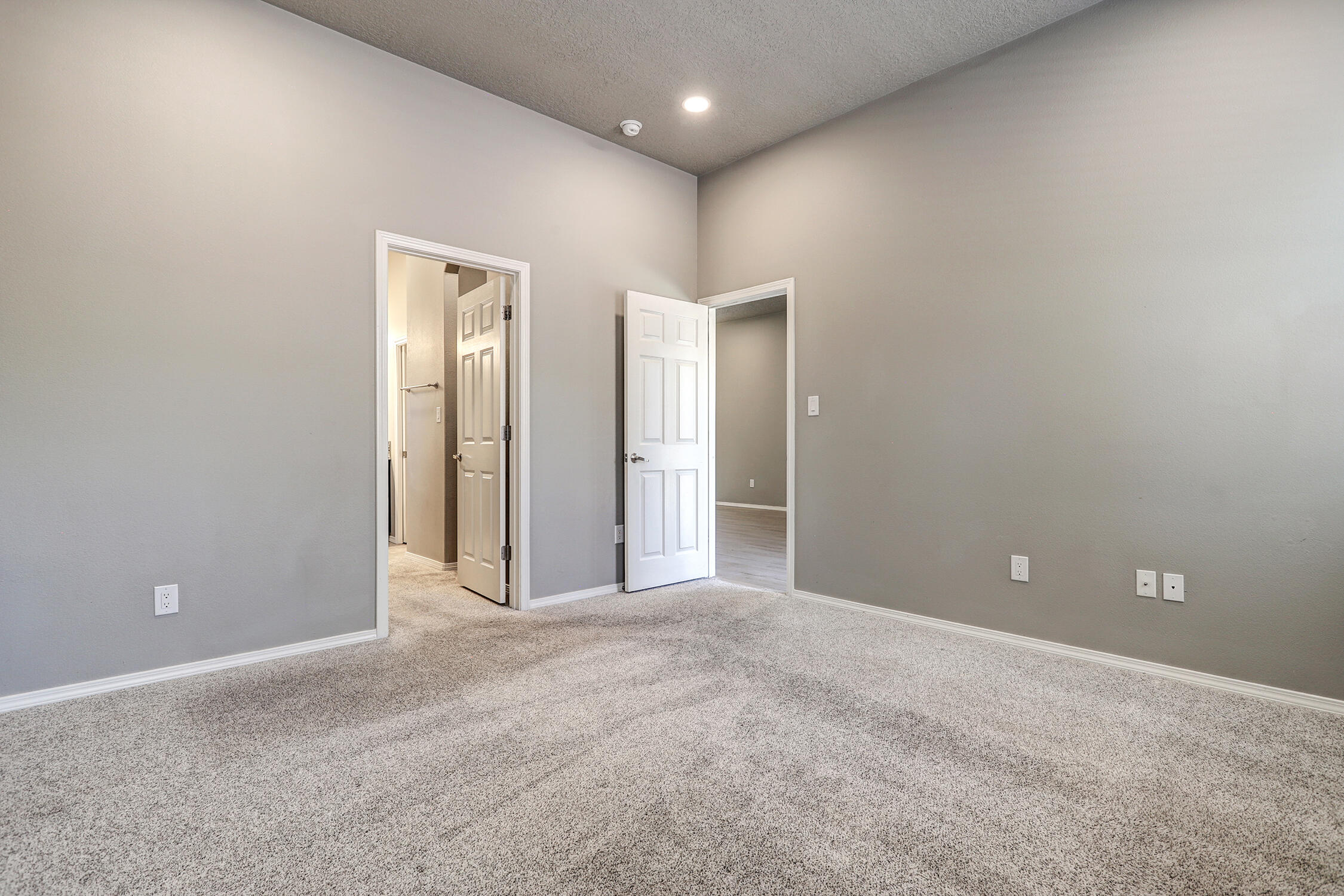 3237 Oakmount Drive SE