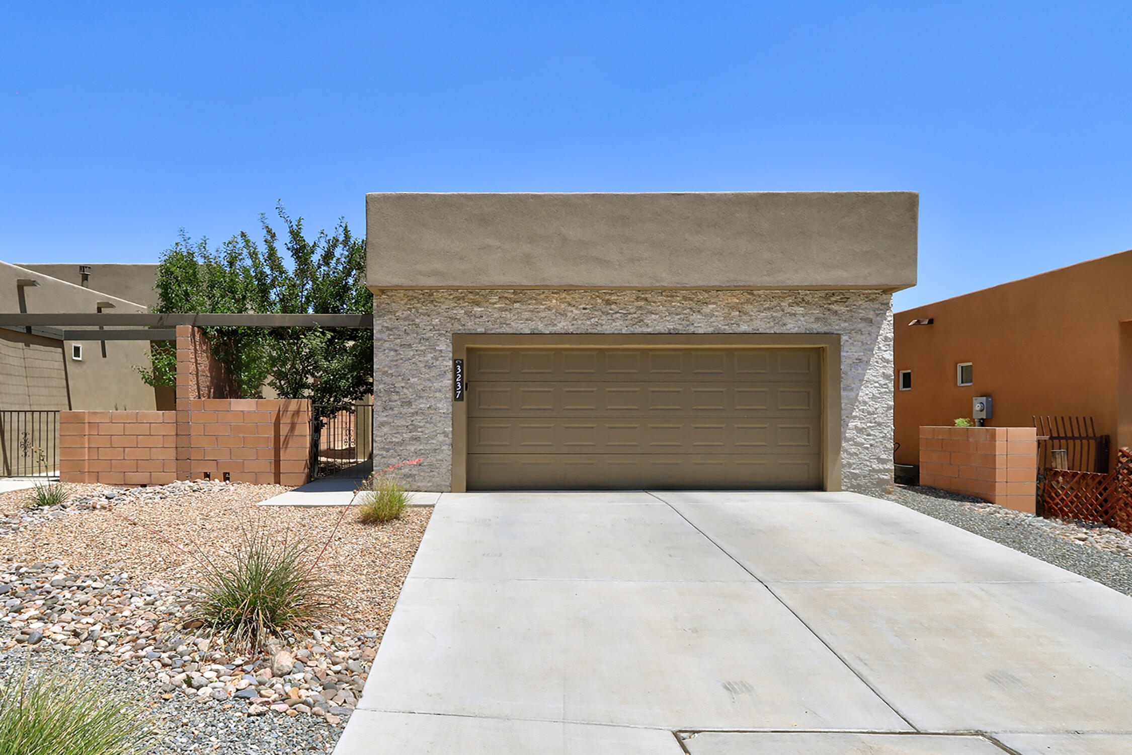 3237 Oakmount Drive SE