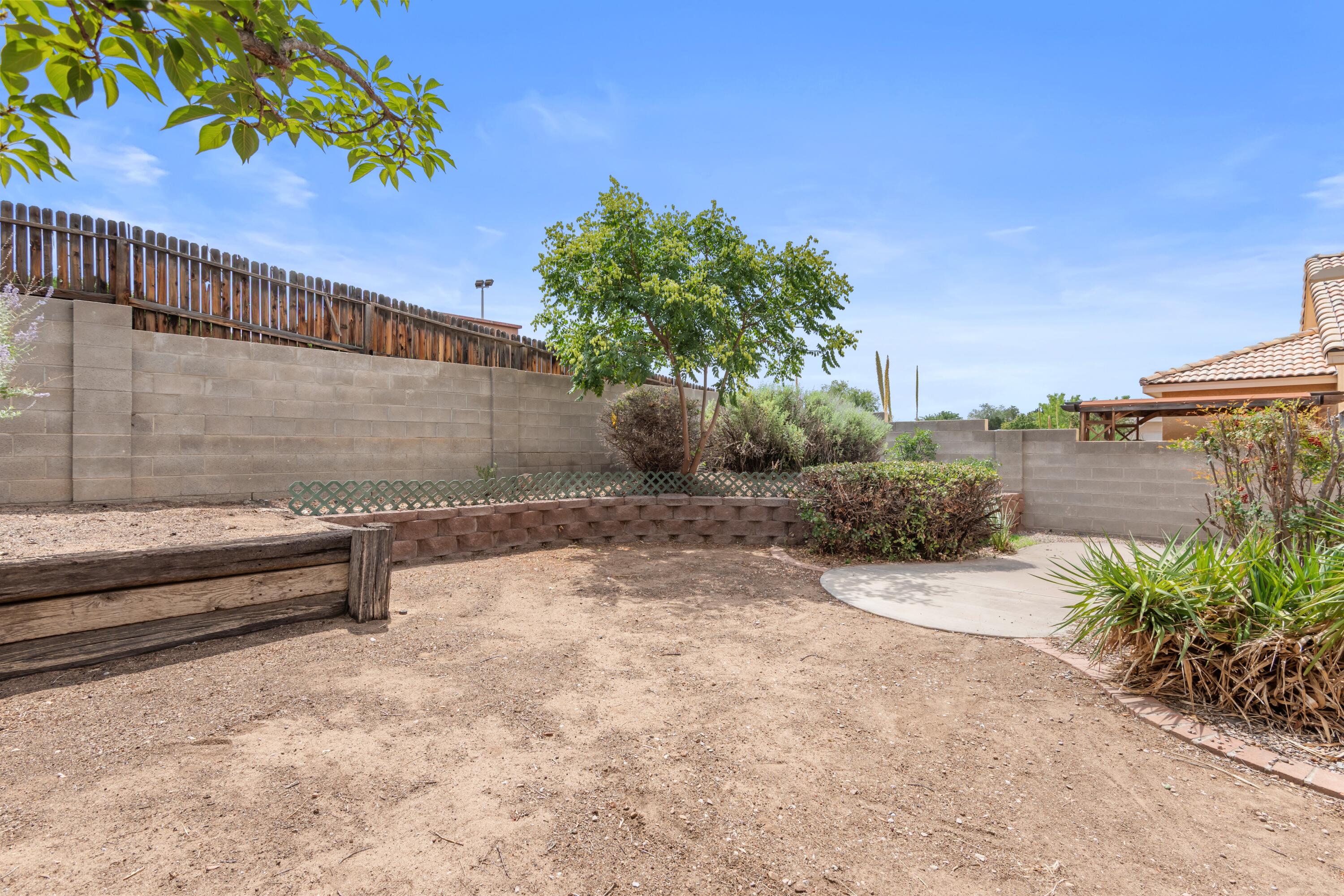 7604 La Mariposa Place NE