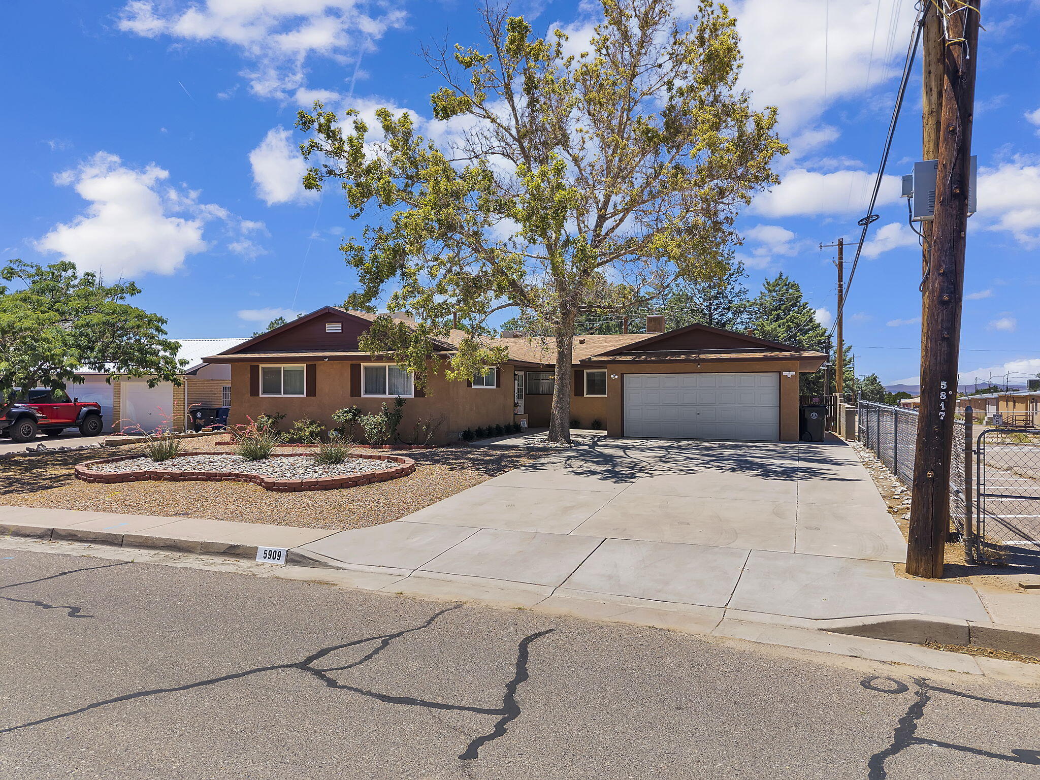 5909 Woodford Drive NE