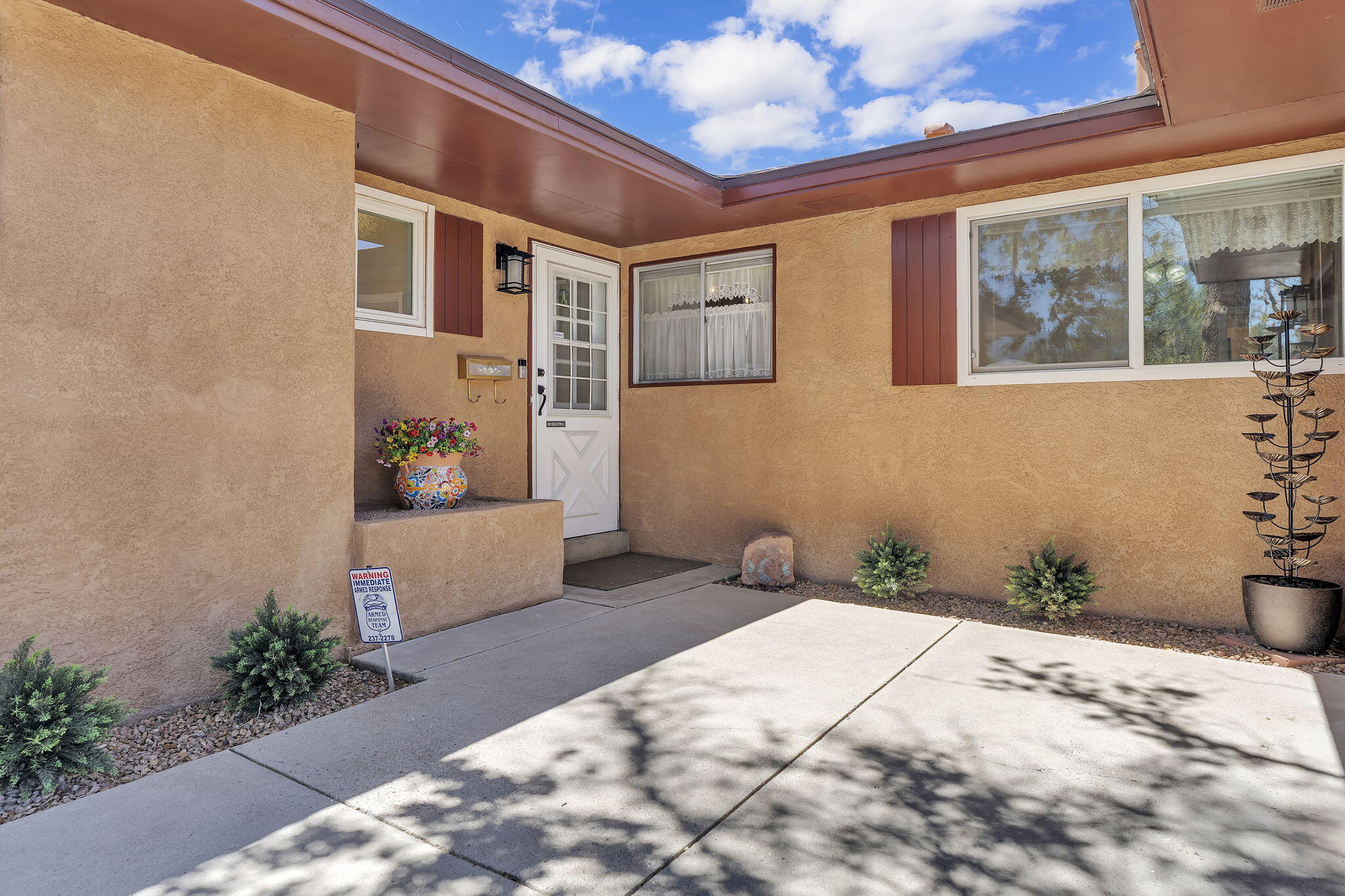 5909 Woodford Drive NE