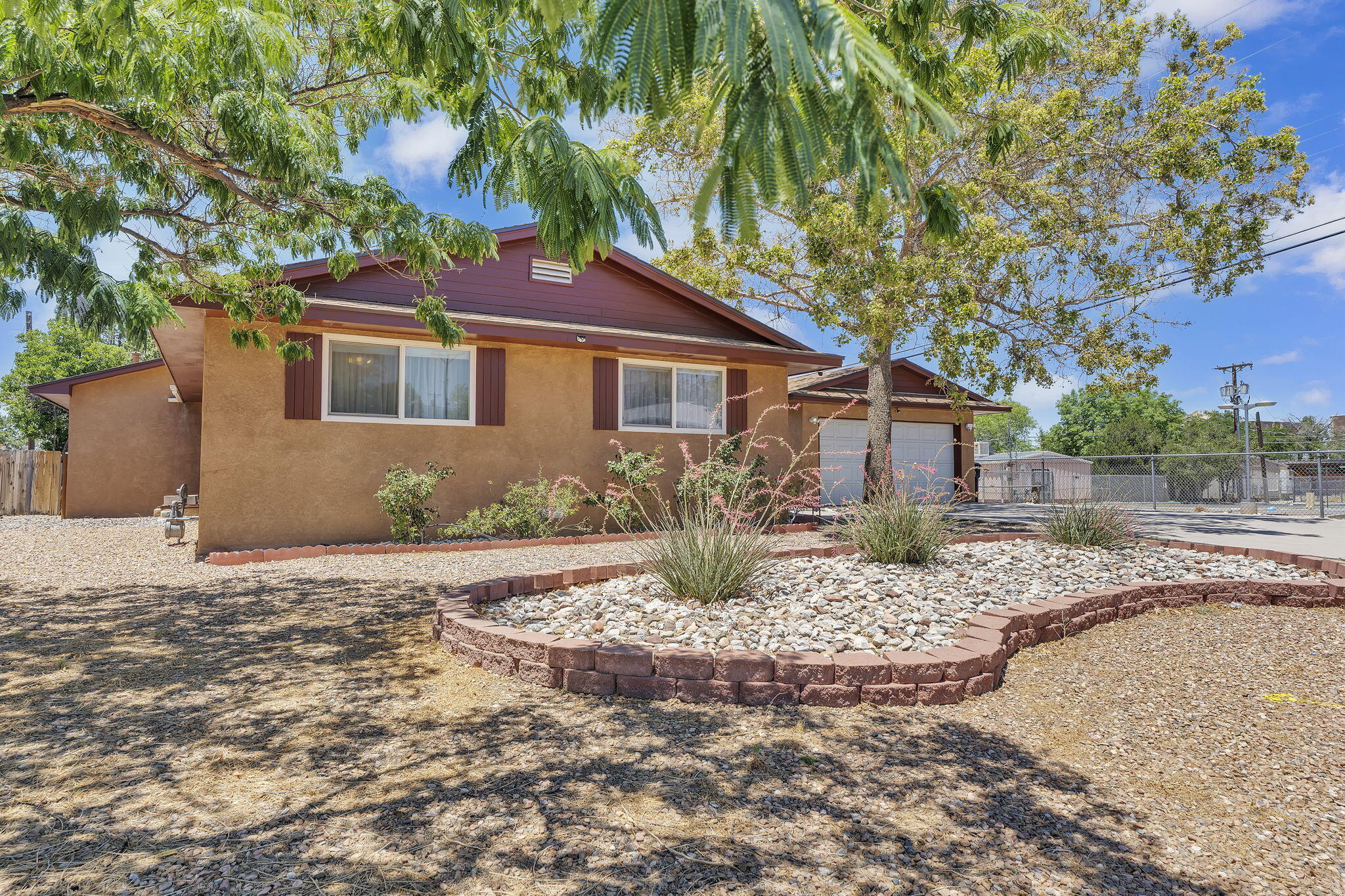 5909 Woodford Drive NE
