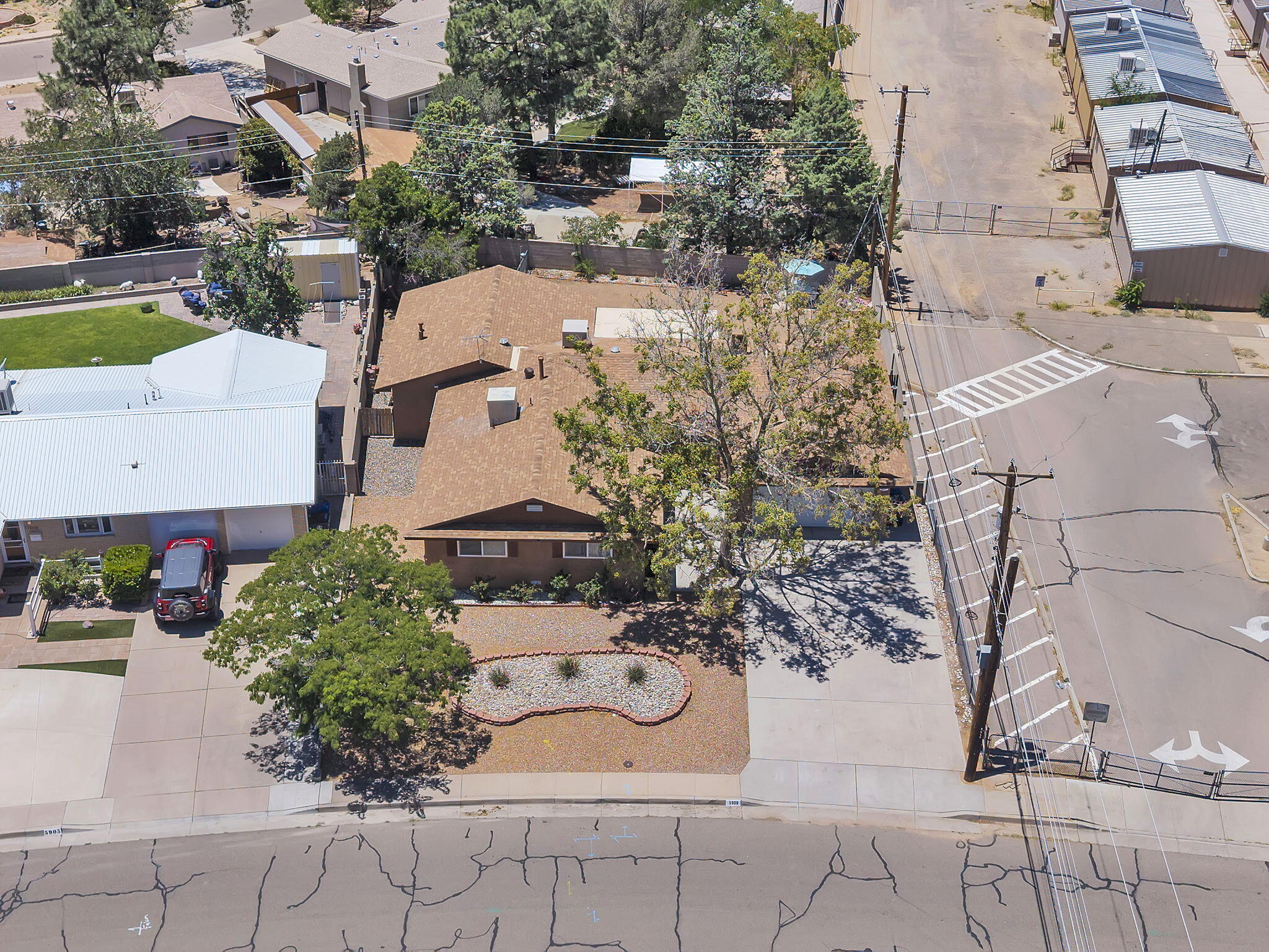 5909 Woodford Drive NE