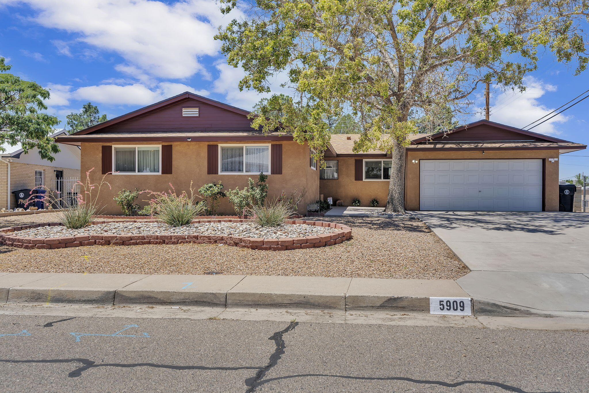 5909 Woodford Drive NE