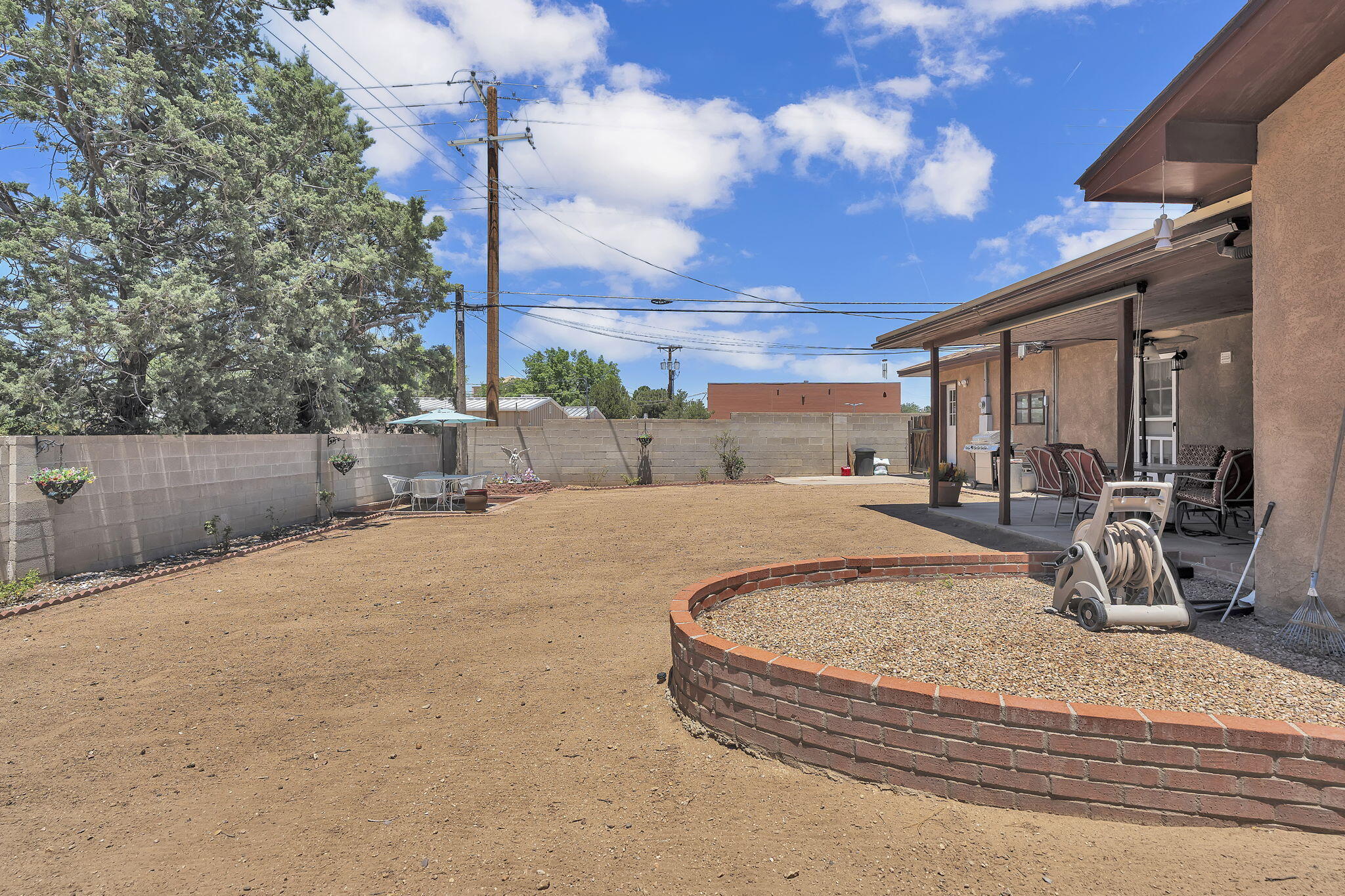 5909 Woodford Drive NE