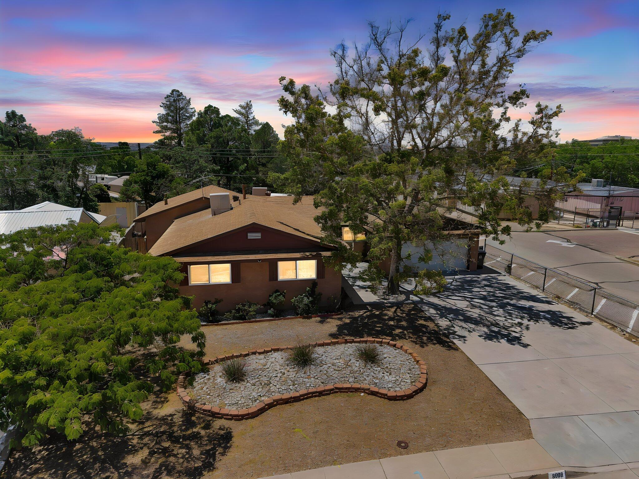 5909 Woodford Drive NE