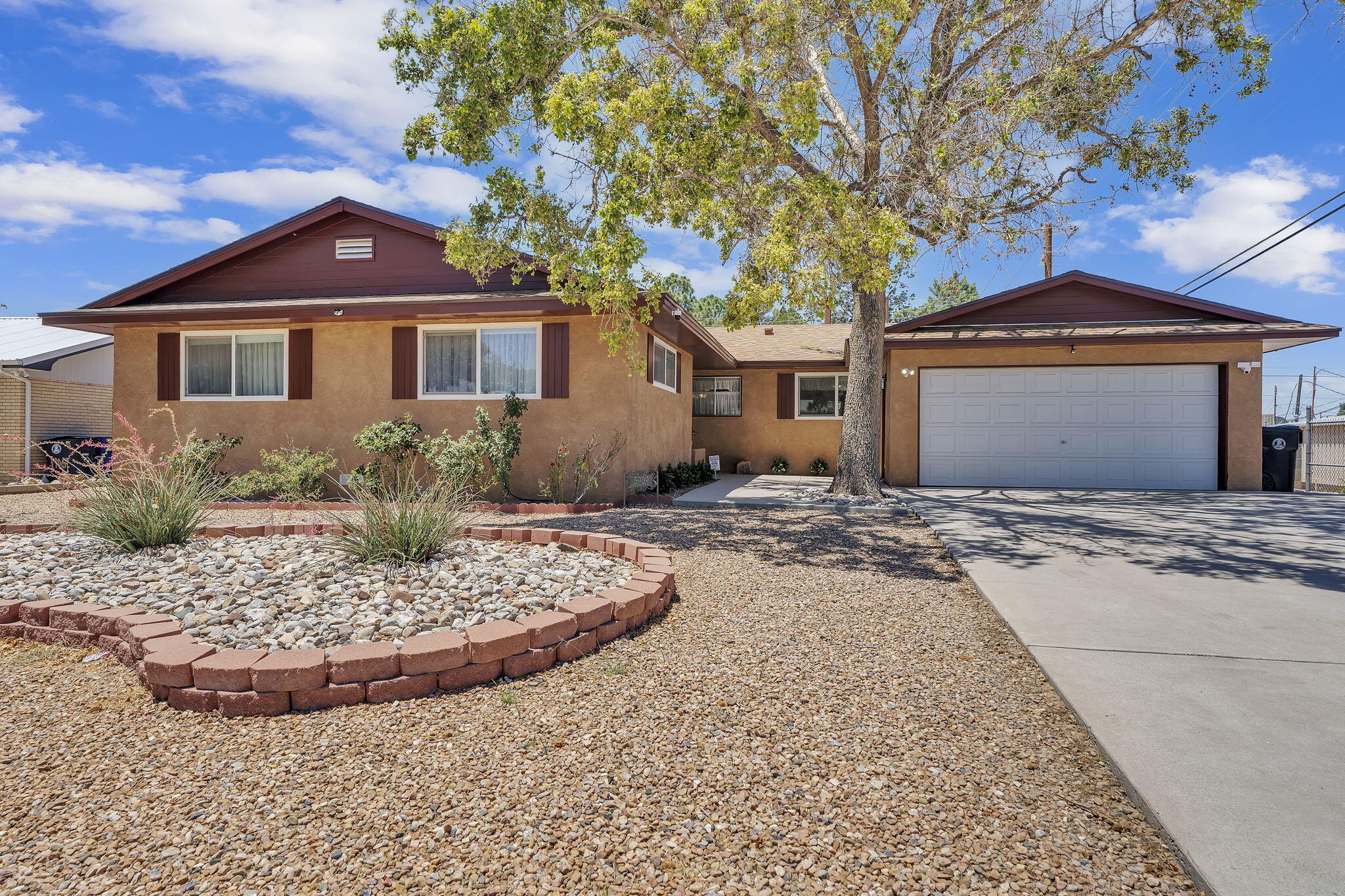 5909 Woodford Drive NE