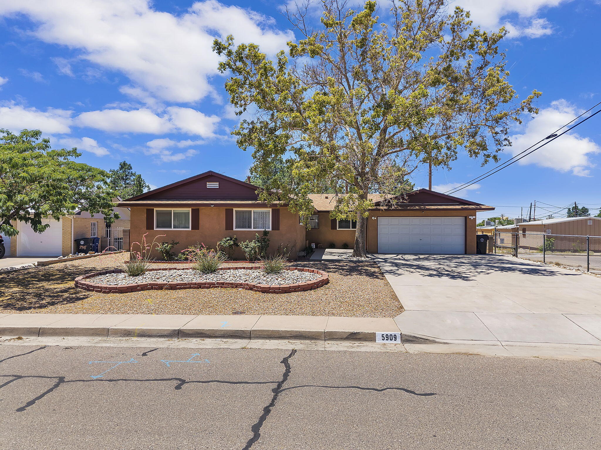 5909 Woodford Drive NE