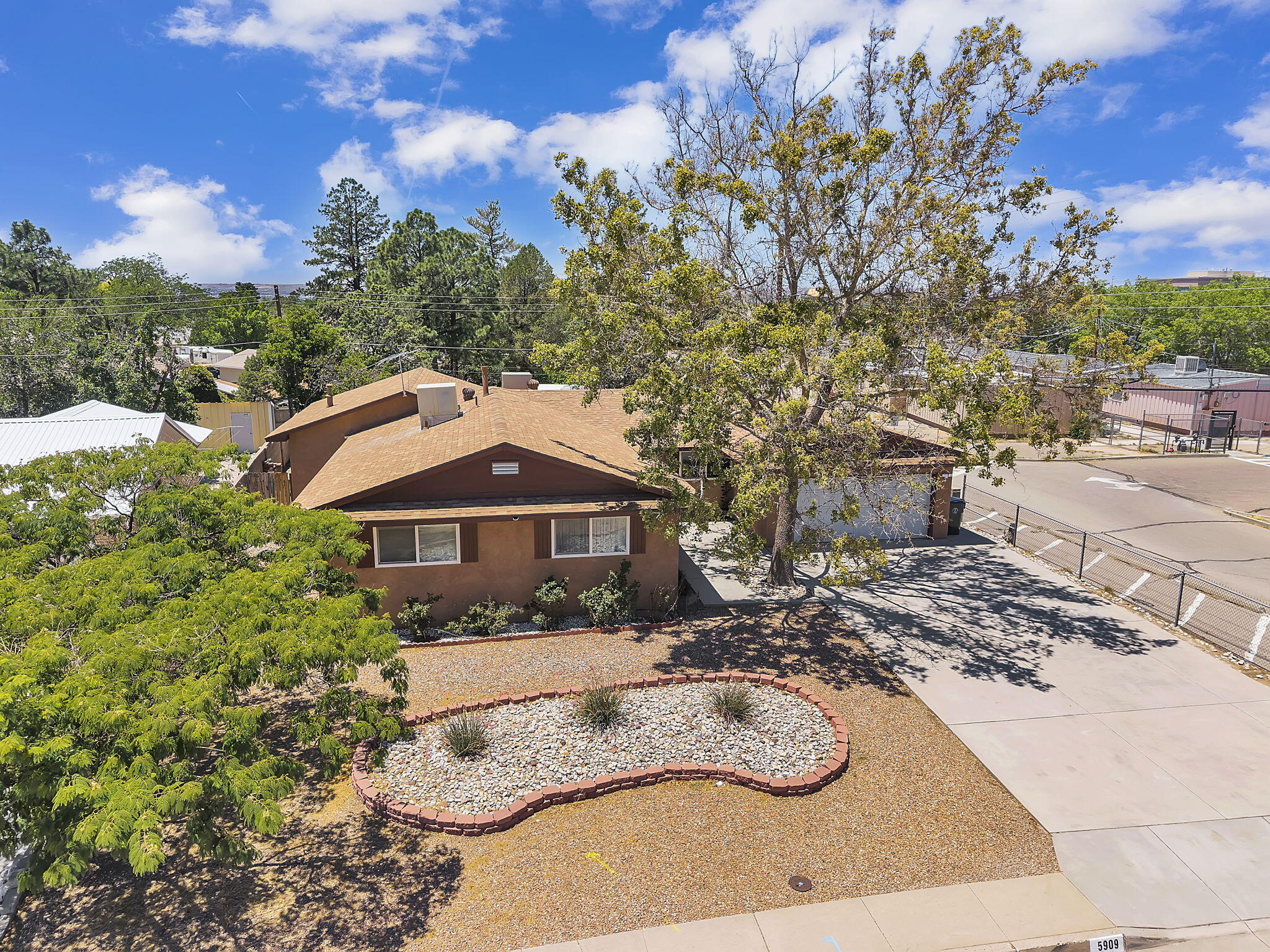 5909 Woodford Drive NE
