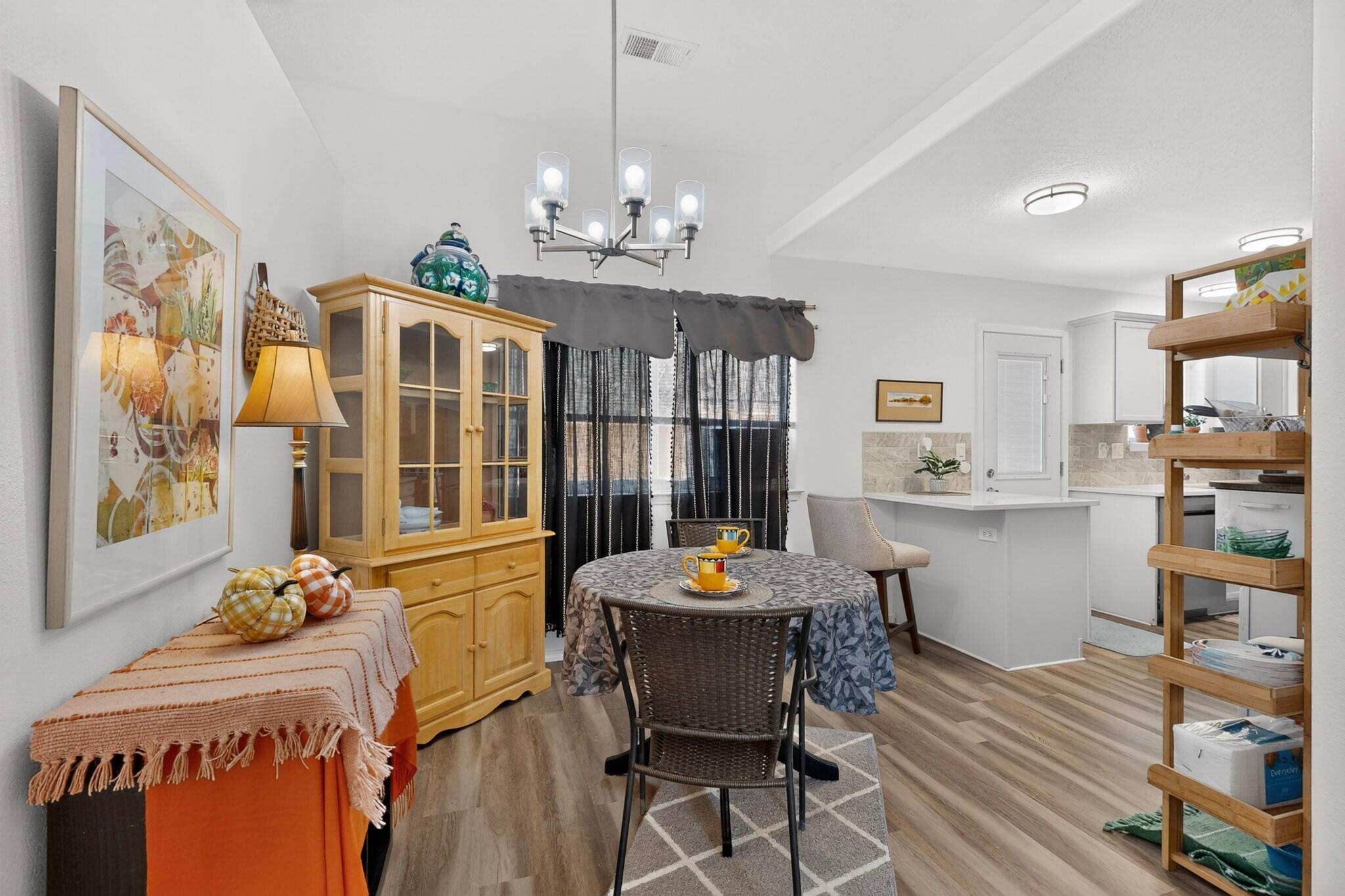 2 Detrias Court