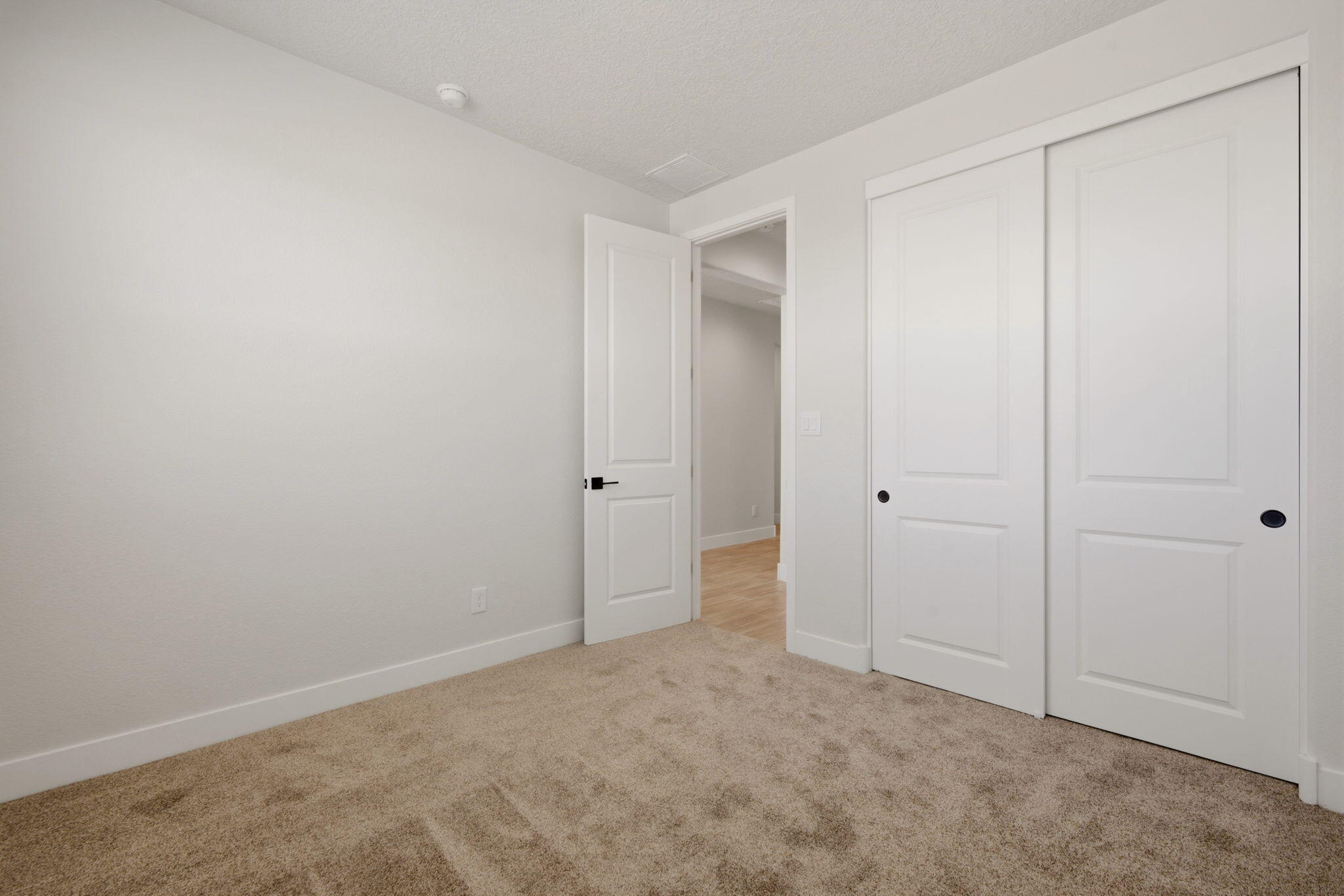 2712 Ema Court NE
