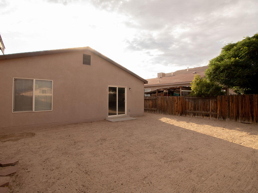 476 Desert Bluff Drive SW
