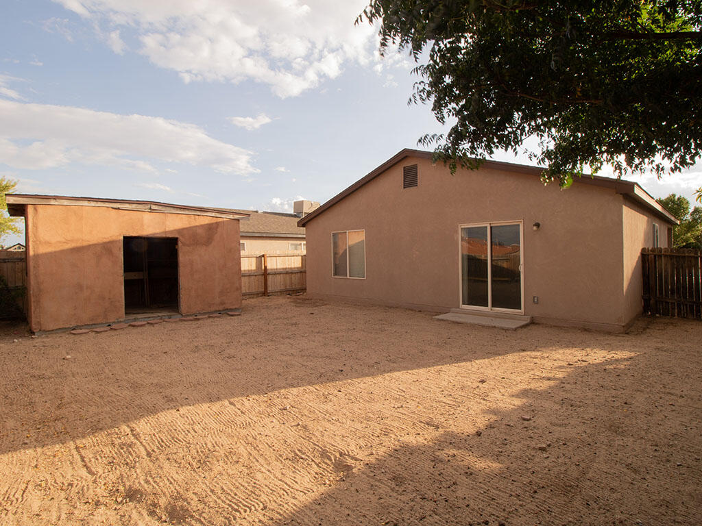 476 Desert Bluff Drive SW