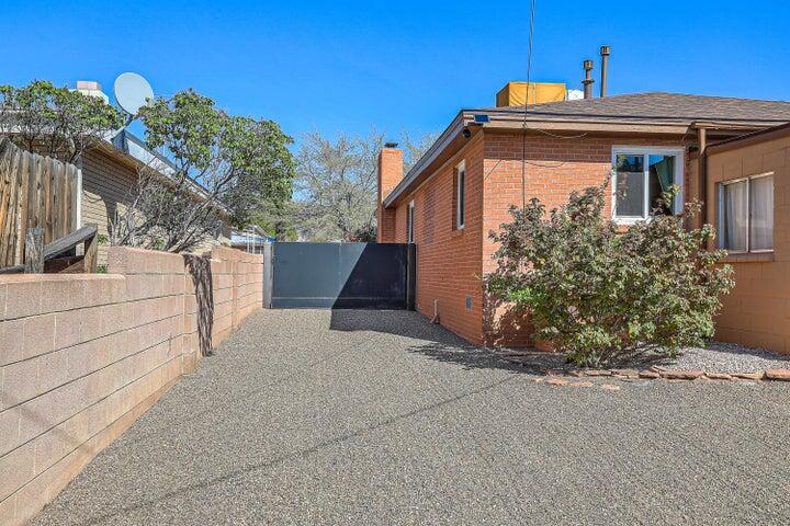 2709 Valencia Drive NE