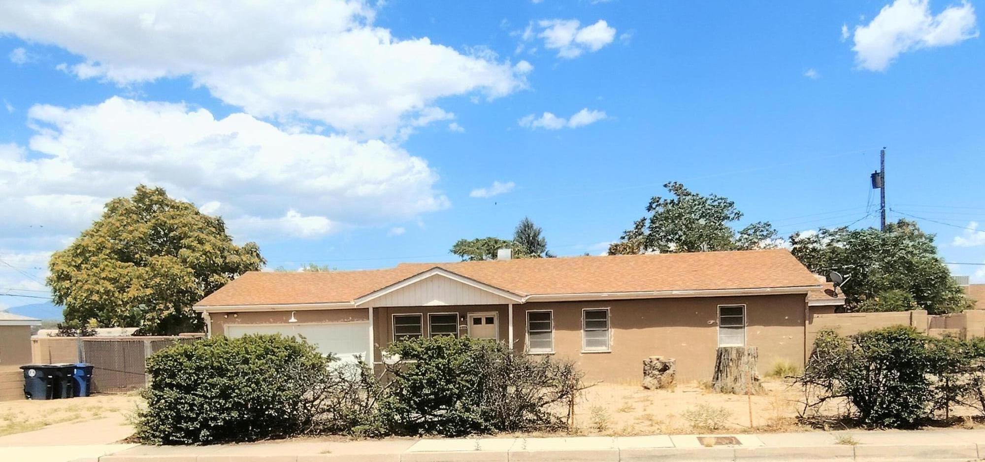 844 Hidalgo Circle NW