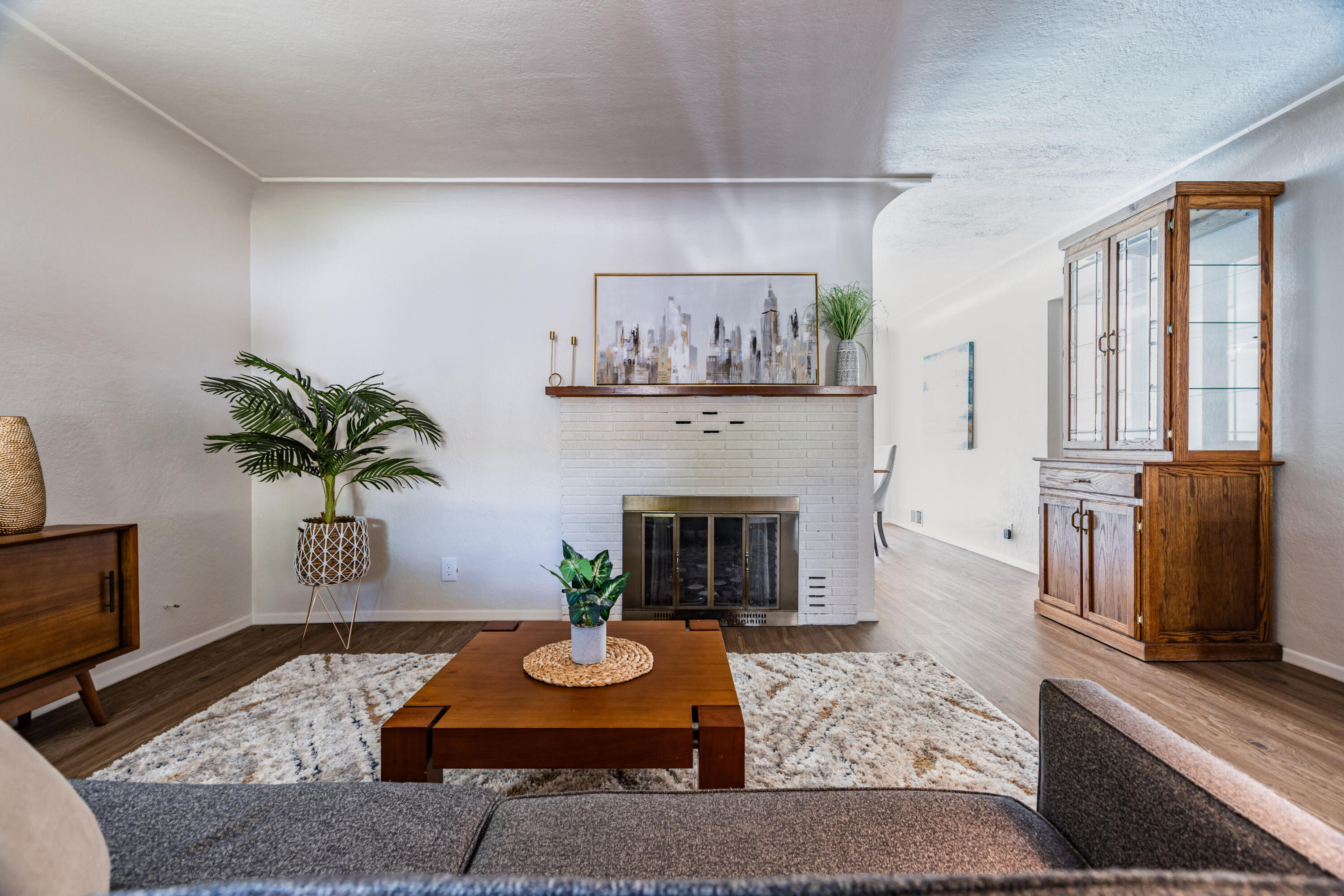 1837 June Street NE