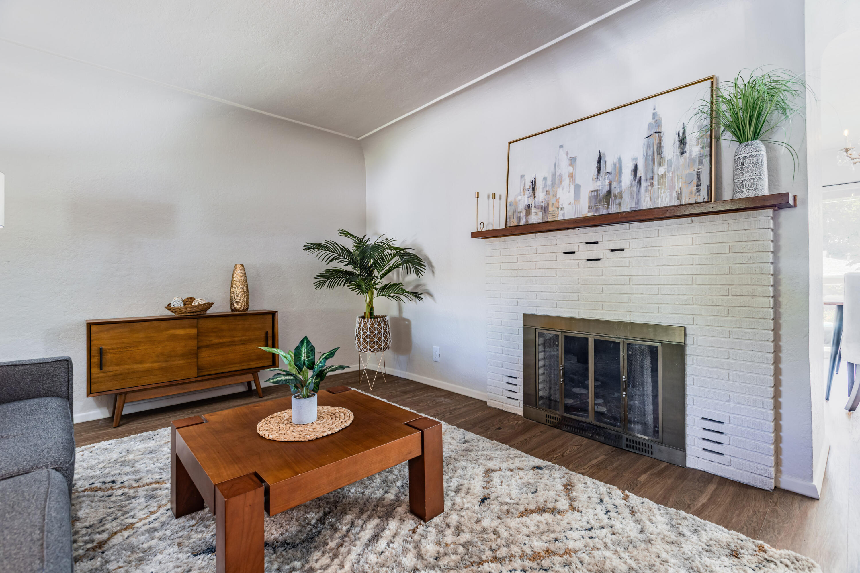 1837 June Street NE