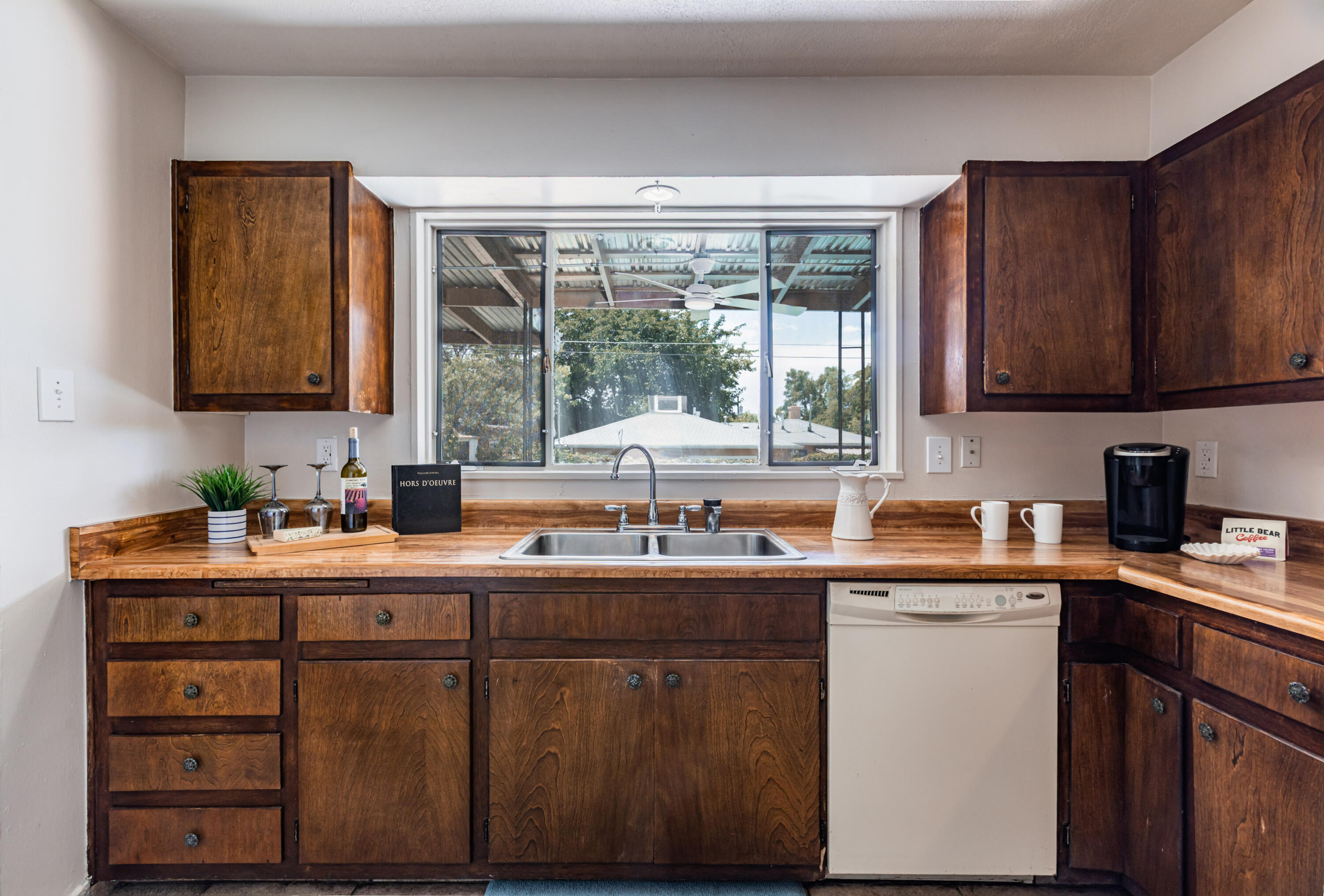 1837 June Street NE