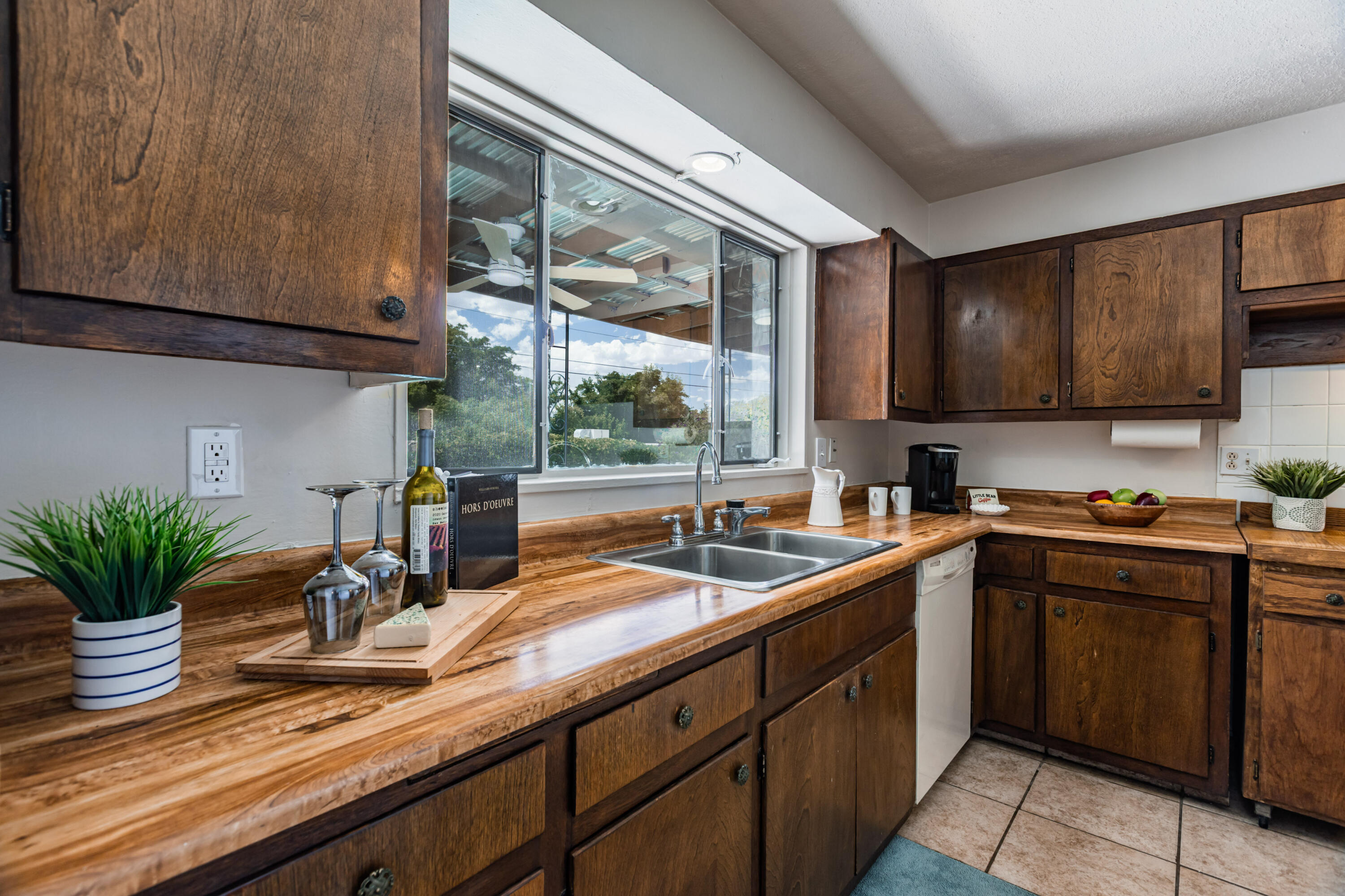 1837 June Street NE