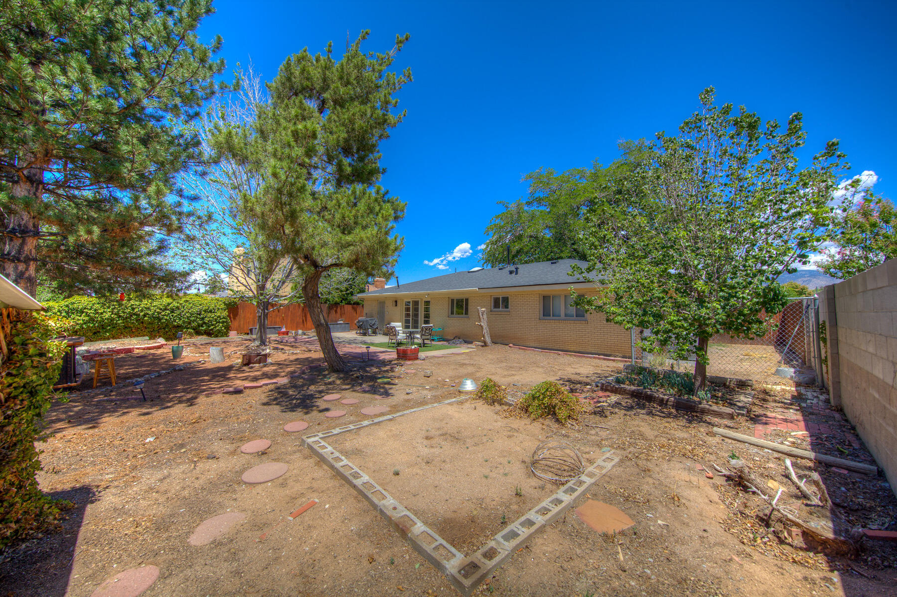 6853 Mossman Place NE