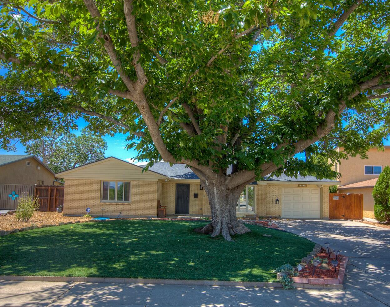 6853 Mossman Place NE