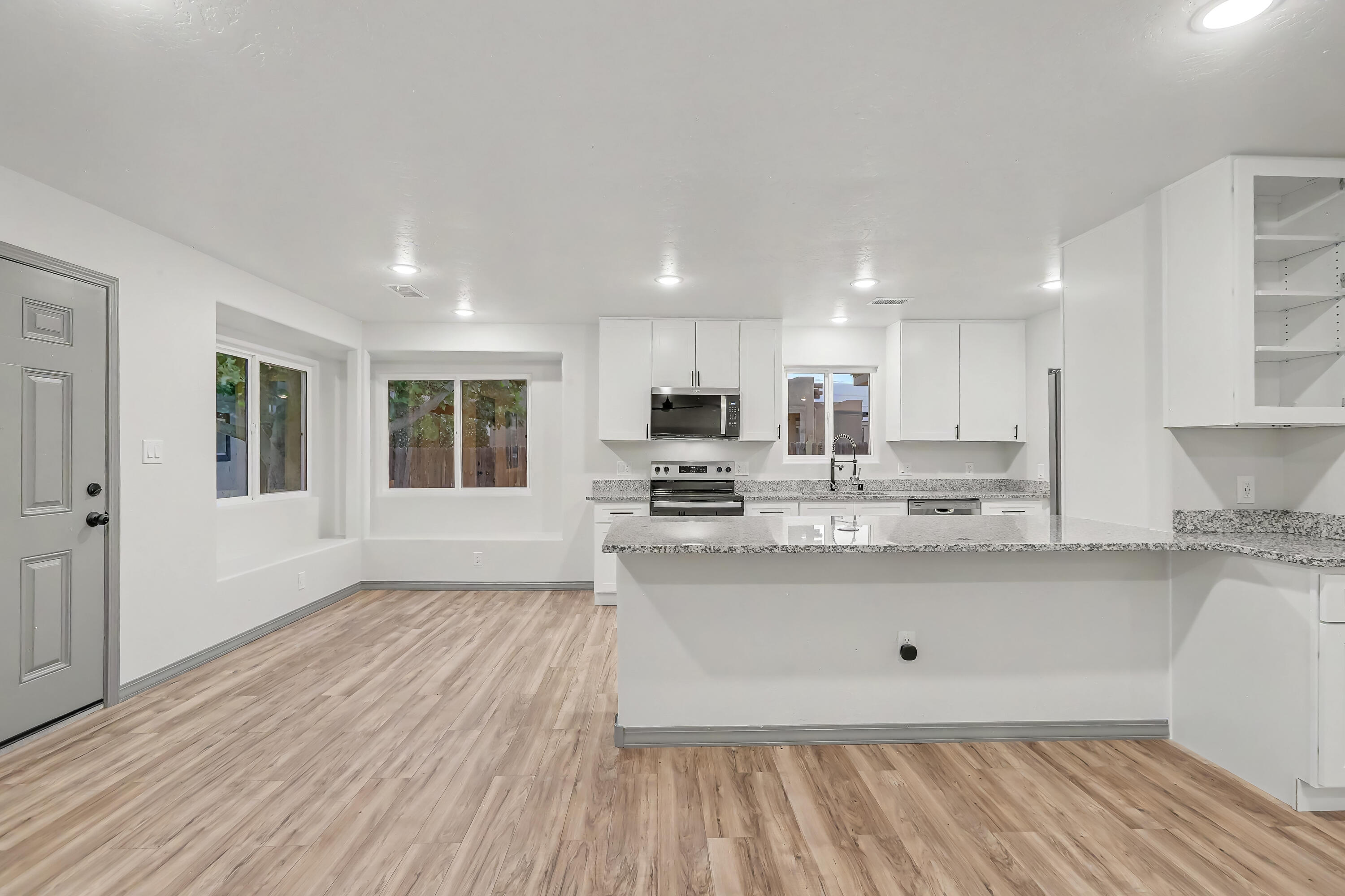 3101 Loma Pedregosa NW
