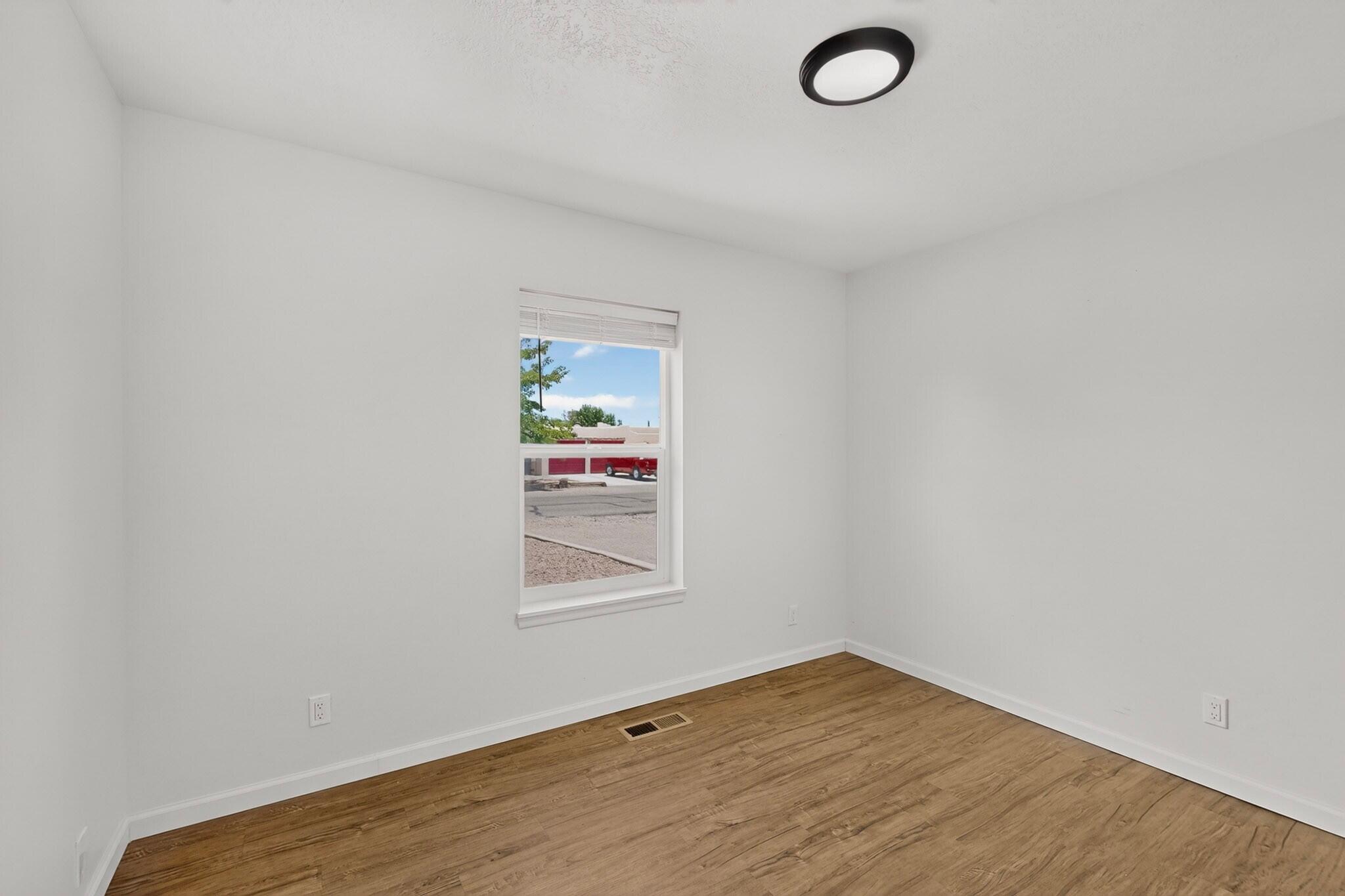 135 Tarpon Avenue SE