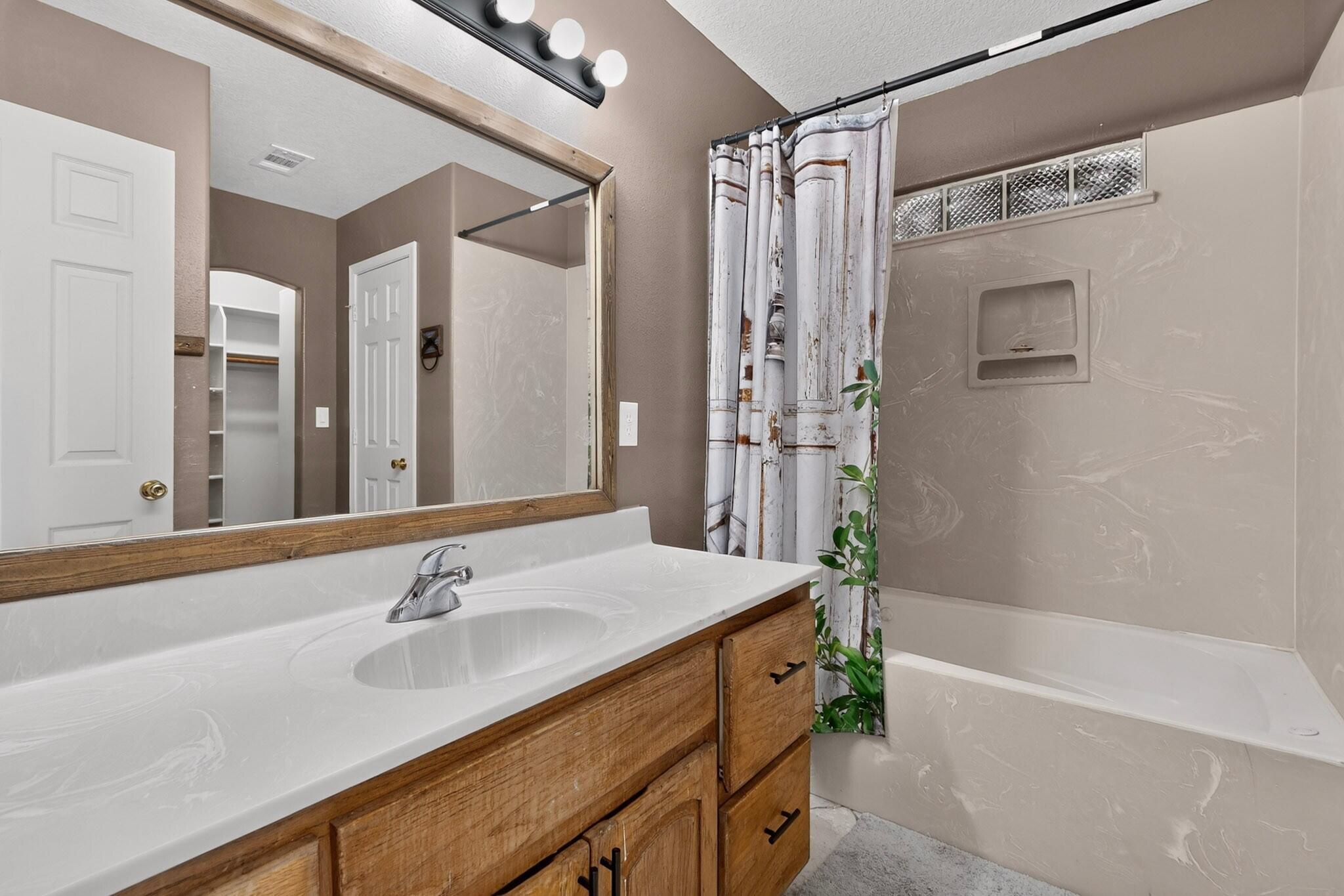 1341 Vista Centro Drive SW
