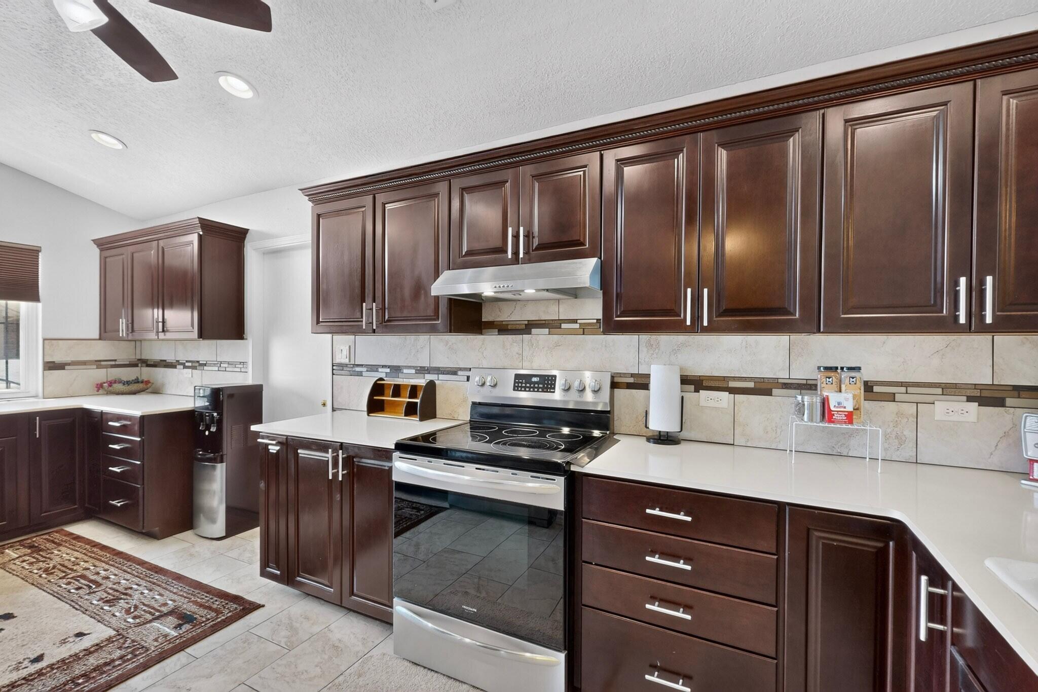 6977 Albany Hills Drive NE